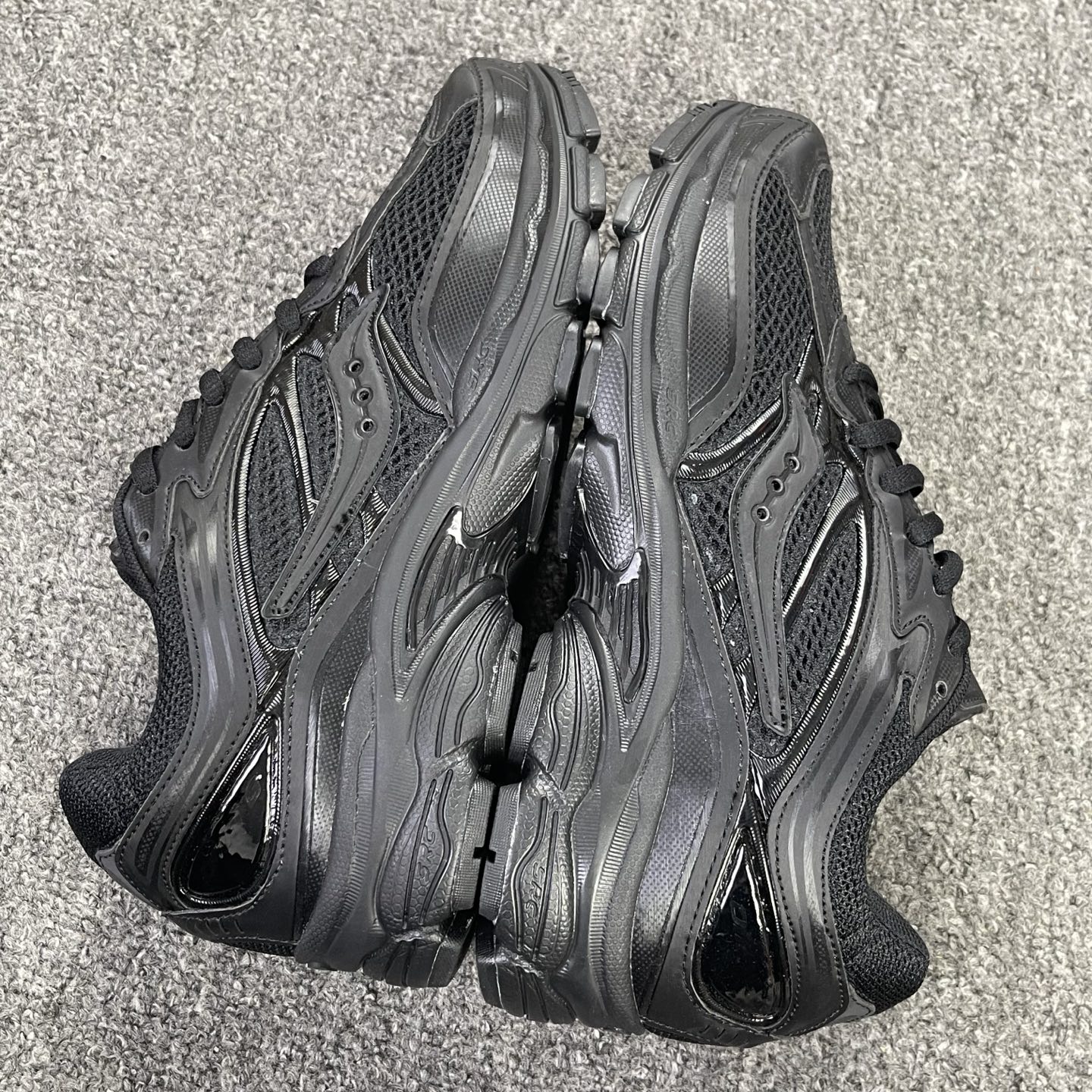 Saucony ProGrid Omni 9