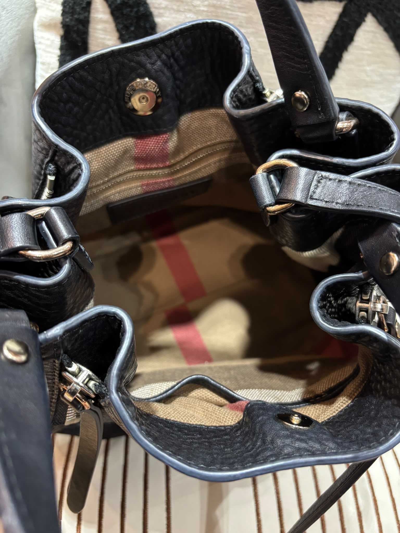 Burberry 2Way Bucket Bag calfskin 黑色牛皮斜孭袋水桶袋 100%Authentic, 98%new 