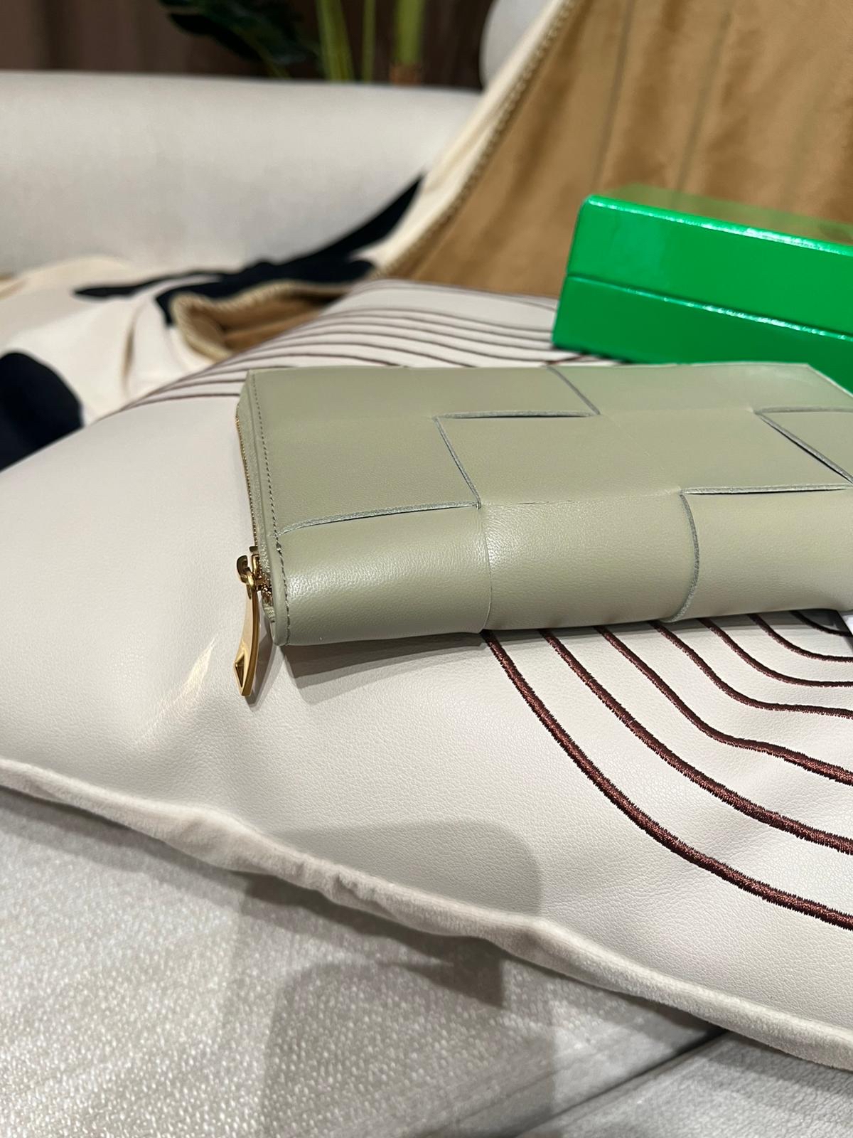 未使用品 Bottega Veneta BV Maxi Long Wallet 長銀包  100%Authentic, 未使用品 ✅booklet ✅dust bag ✅box