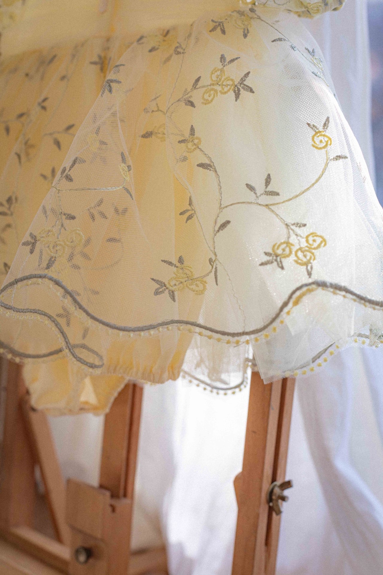 ☀️預訂 韓國直送☀️🇰🇷Oren Roslyn Bloom兩色花卉刺繡泡泡袖包屁裙/連身裙