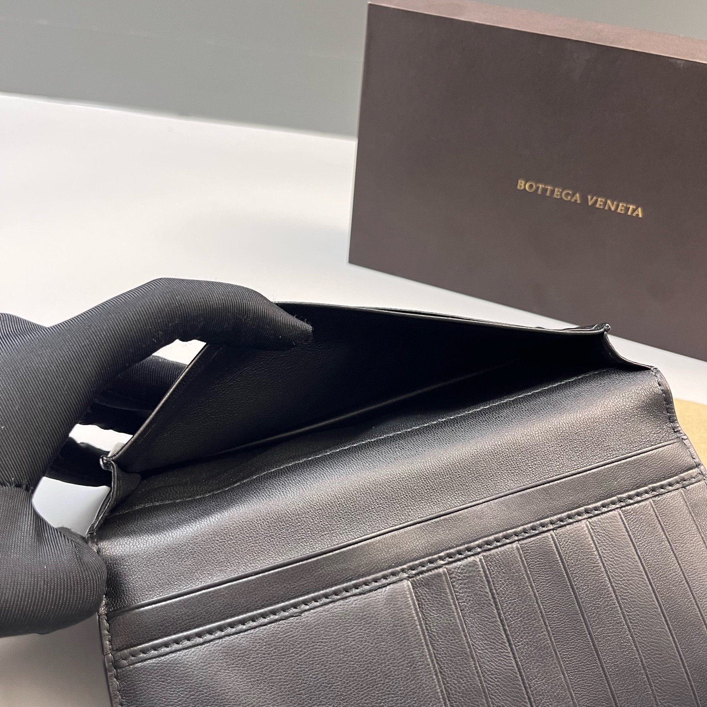 【預訂貨品】BV黑色編織長款銀包