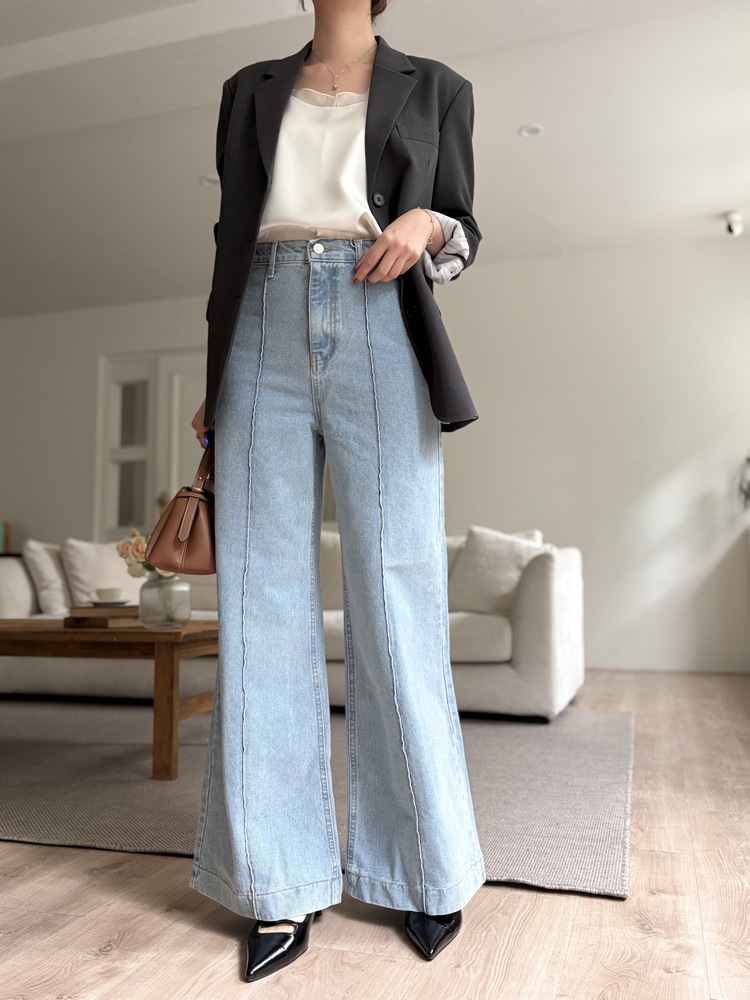The Seamline Wide-Leg Jeans