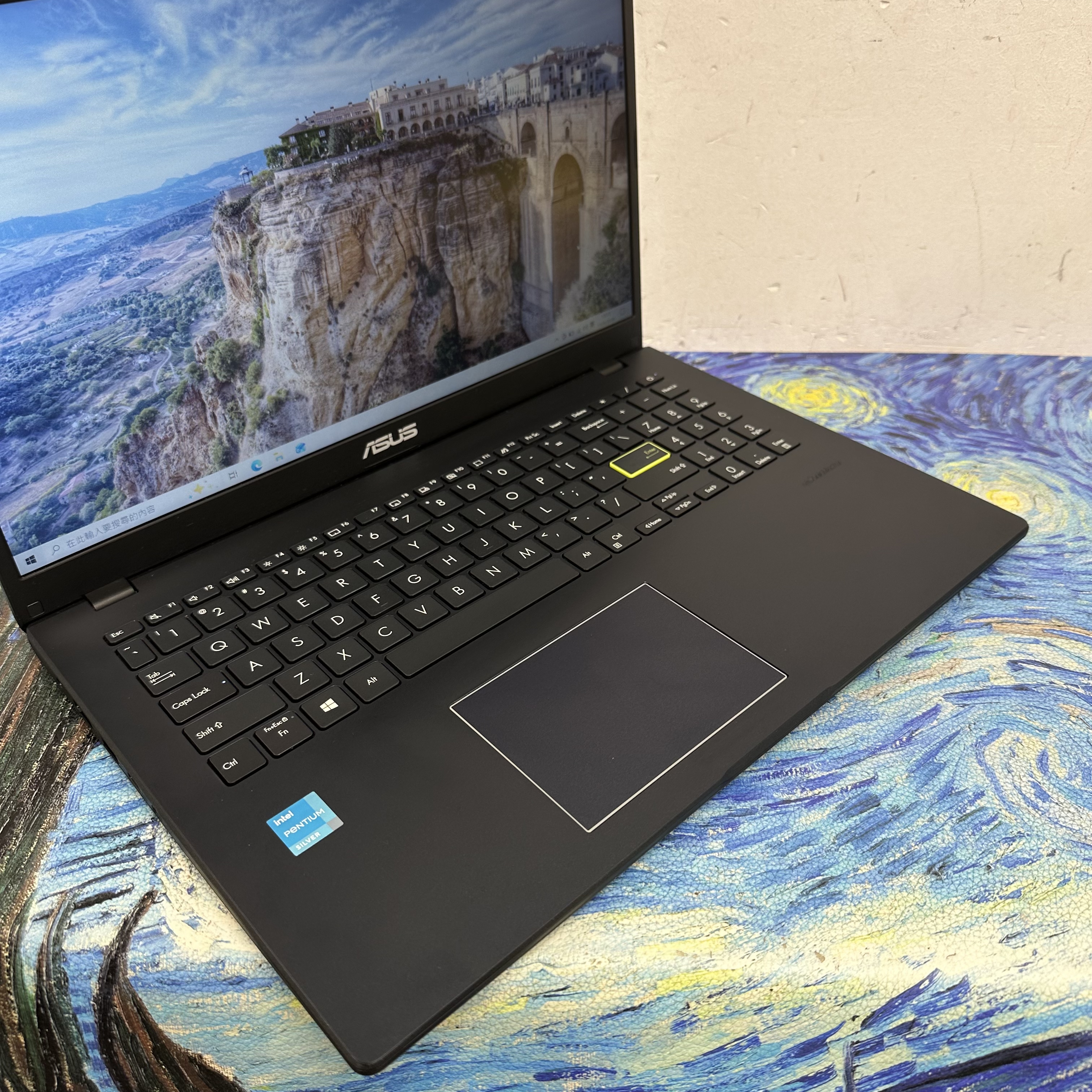 #5975 ASUS Intel Silver N6000 CPU  /8GB Ram/256GB SSD/文書一流/超輕超薄/Notebook/Laptop /文書機 / PC / Movie / Netflix / YouTube / Netflix / Disney / PC Gaming / Game /