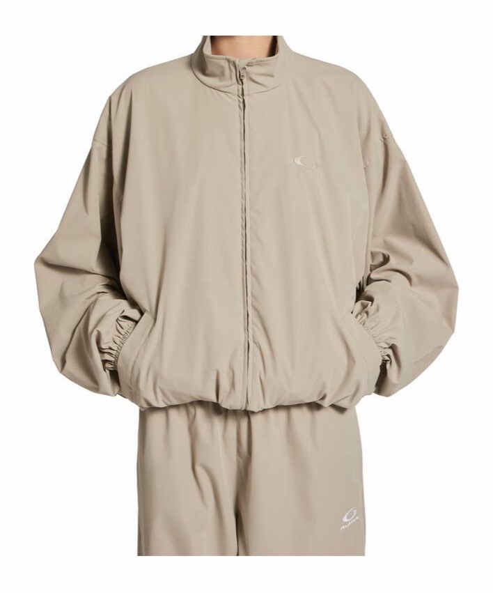 Balenciaga 女士 折叠式运动外套XXS XS S M L XL码模特身高 180 厘米，穿 S 码 