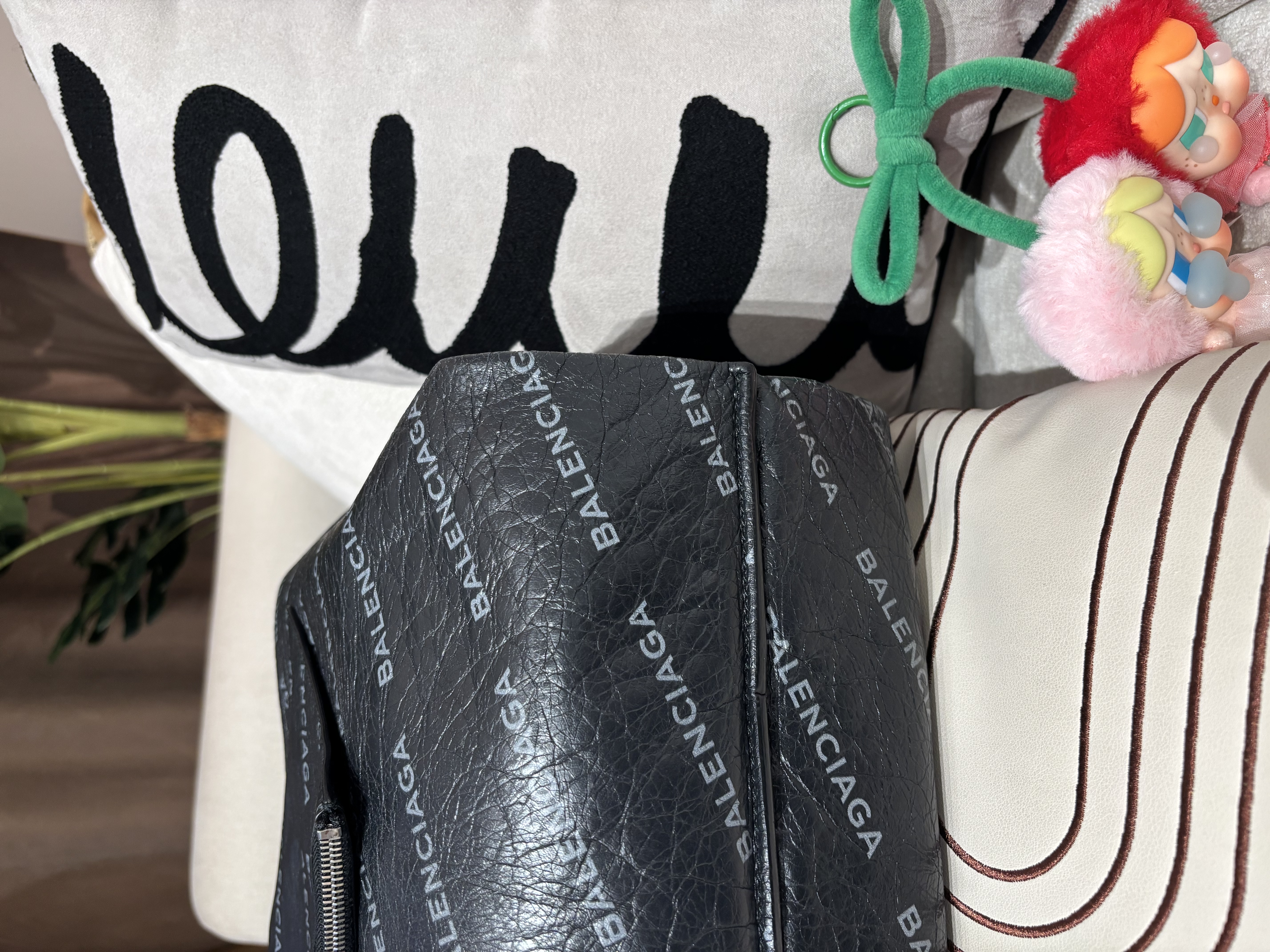 Balenciaga bag 100%Authentic, 95%New ✅pouch