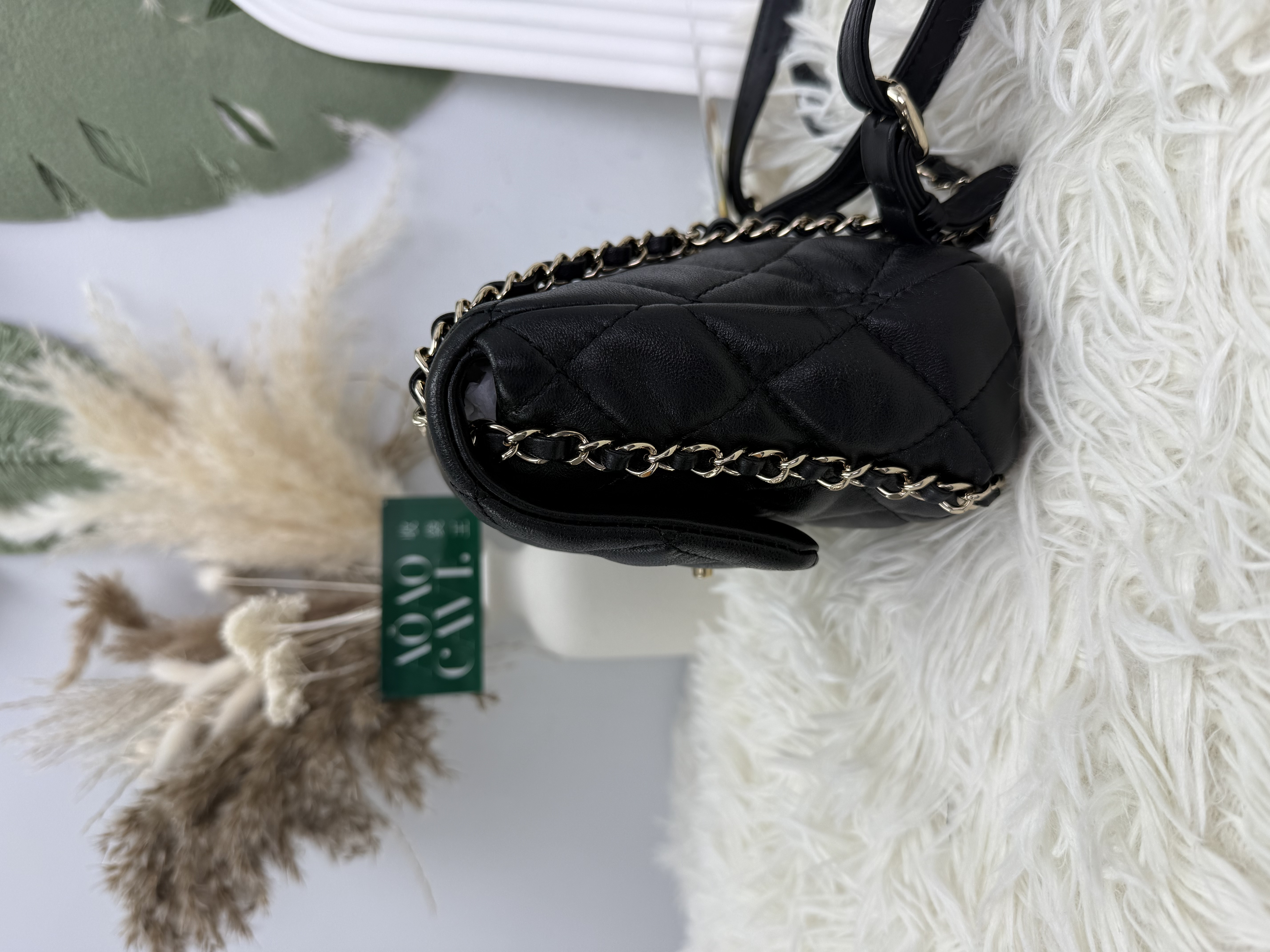 CHANEL 🤍PRE OWNED 24P 黑金羊皮琺瑯扣雙肩包 晶片款 2024年全套有單🖤