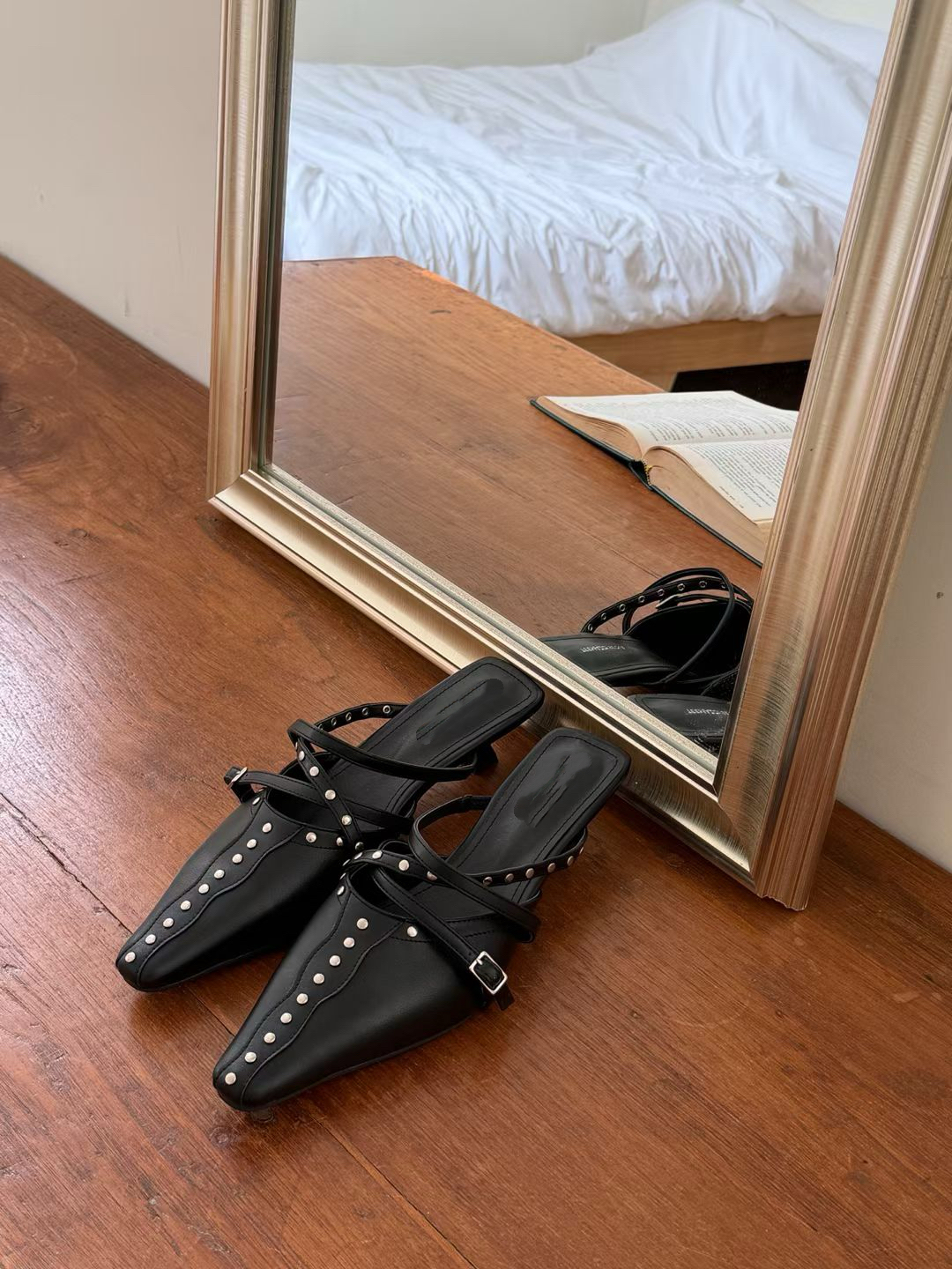 Stylish studs pointy mules