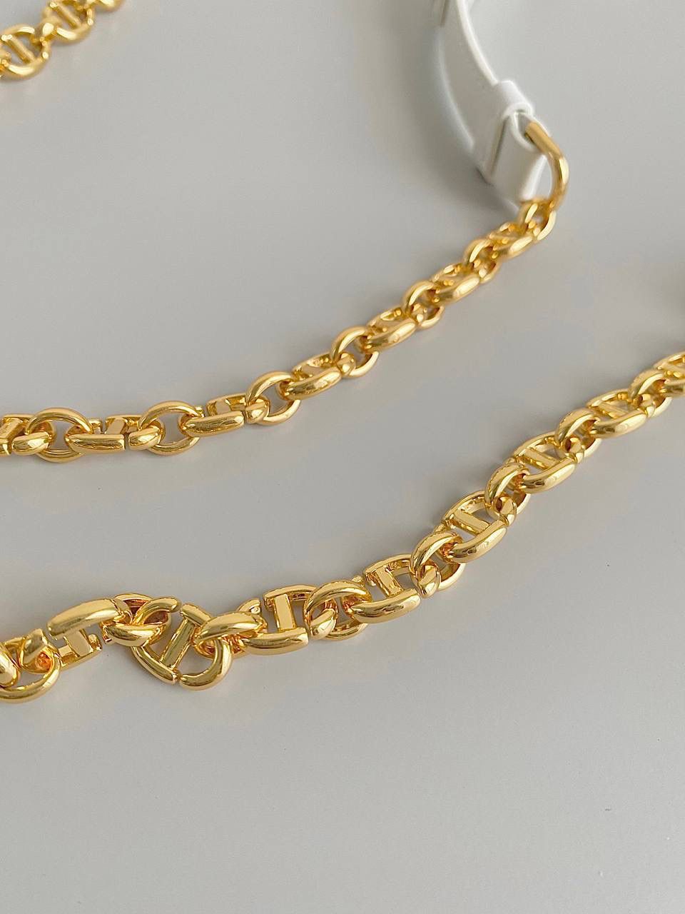 🈶白金 𝗗𝗶𝗼𝗿 𝗰𝗮𝗿𝗼手提相机包，全皮款 推荐给所有小包爱好者，超级呆萌 方方正正的箱形，软糯糯的小牛皮 简单不花哨，可拆卸肩带➕手提带两用 手提真的非常非常好看，多了丝小女人的娇羞感 高级又不失复古，冬天配大衣绝了 18×5×13cm，#7301m