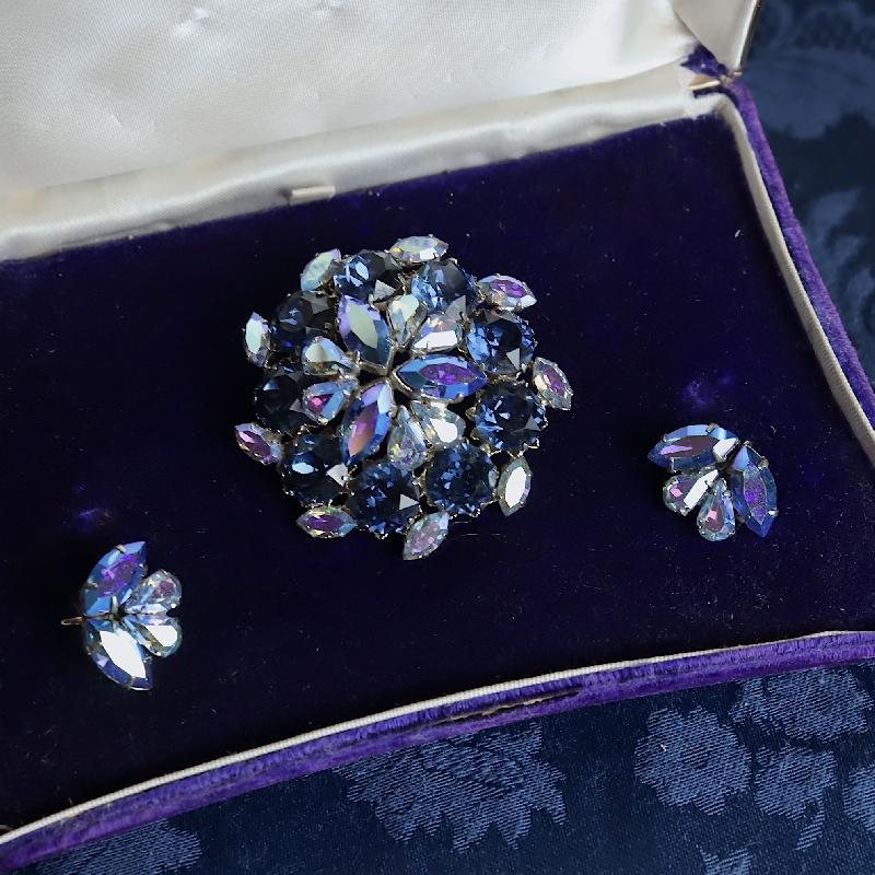 C.a 1950-60s American Gem Blue & Blue Aurora Borealis Rhinestone Floral Cluster Brooch and Clip Earrings Set (MT1595)