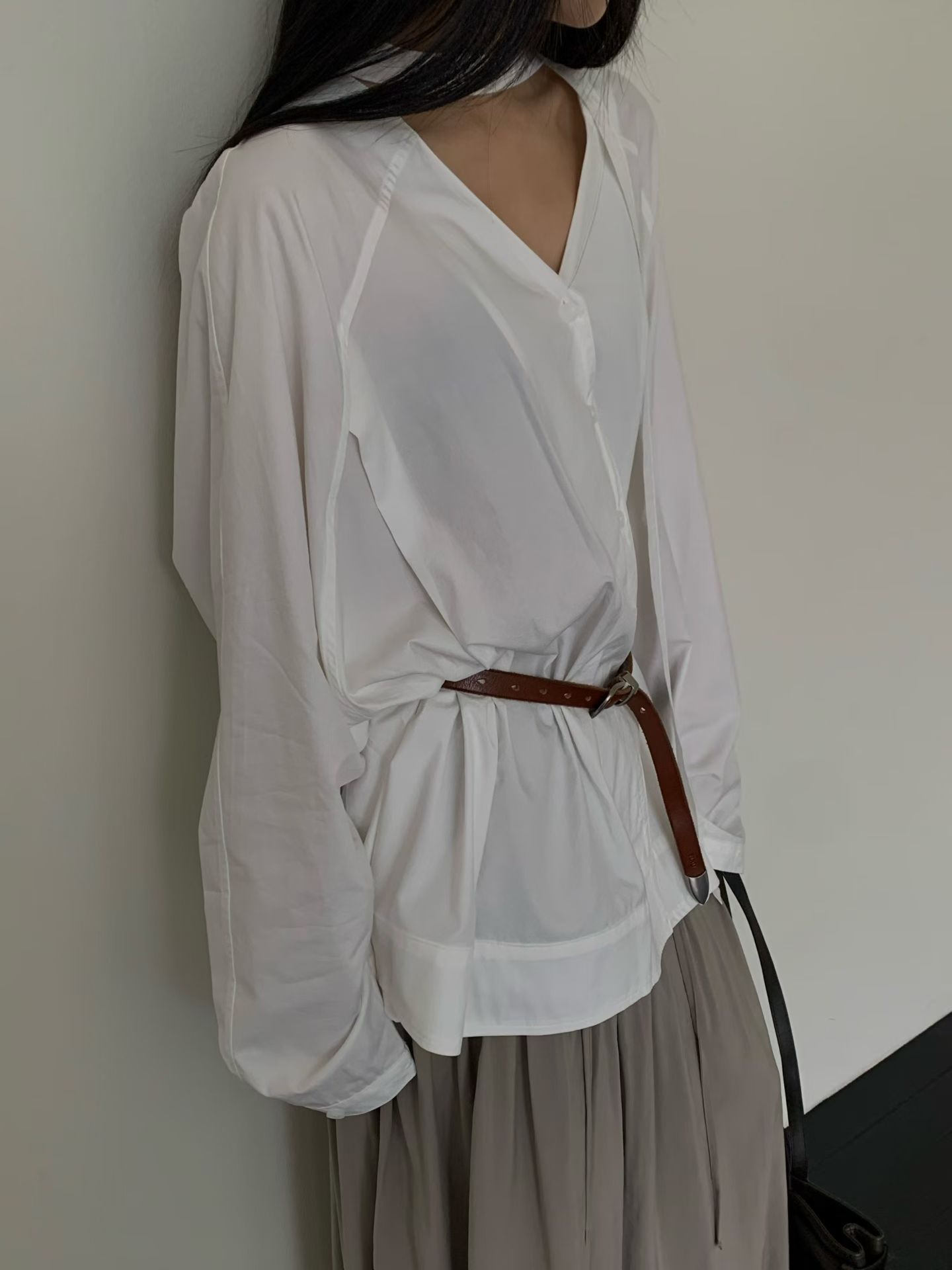 MILAE 女款V領鈕扣長袖襯衫