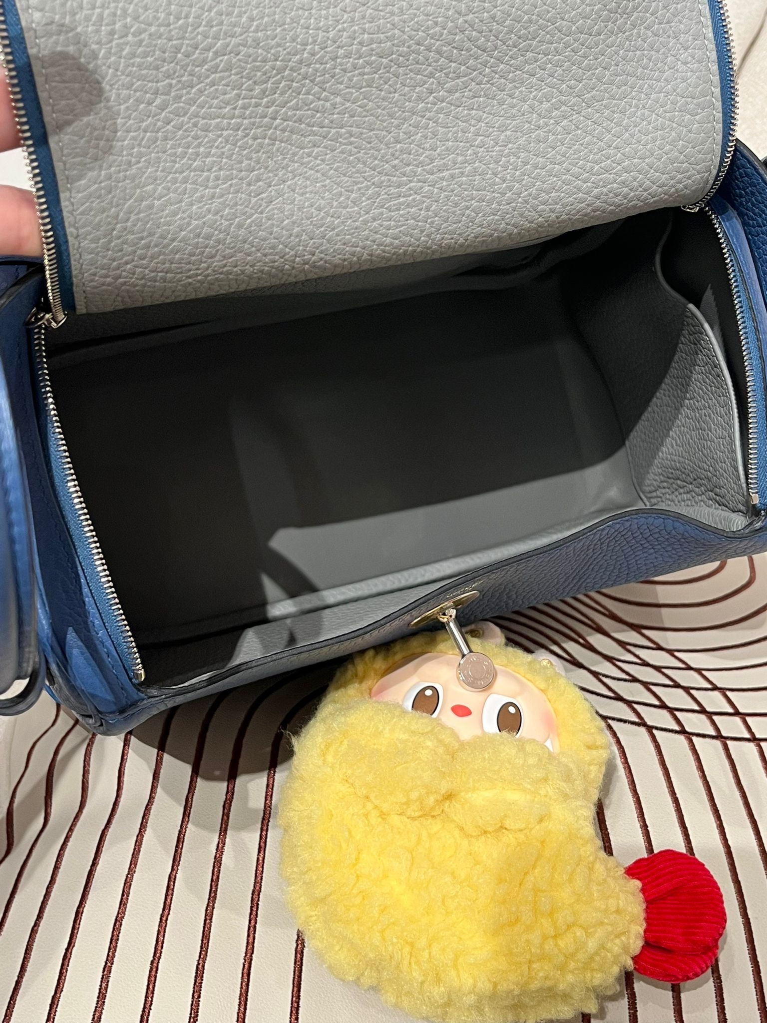 Hermes Lindy 26 Stamp X Bleu Agate 100%Authentic, 98%New ✅專門店收據✅Dust bag ✅Box