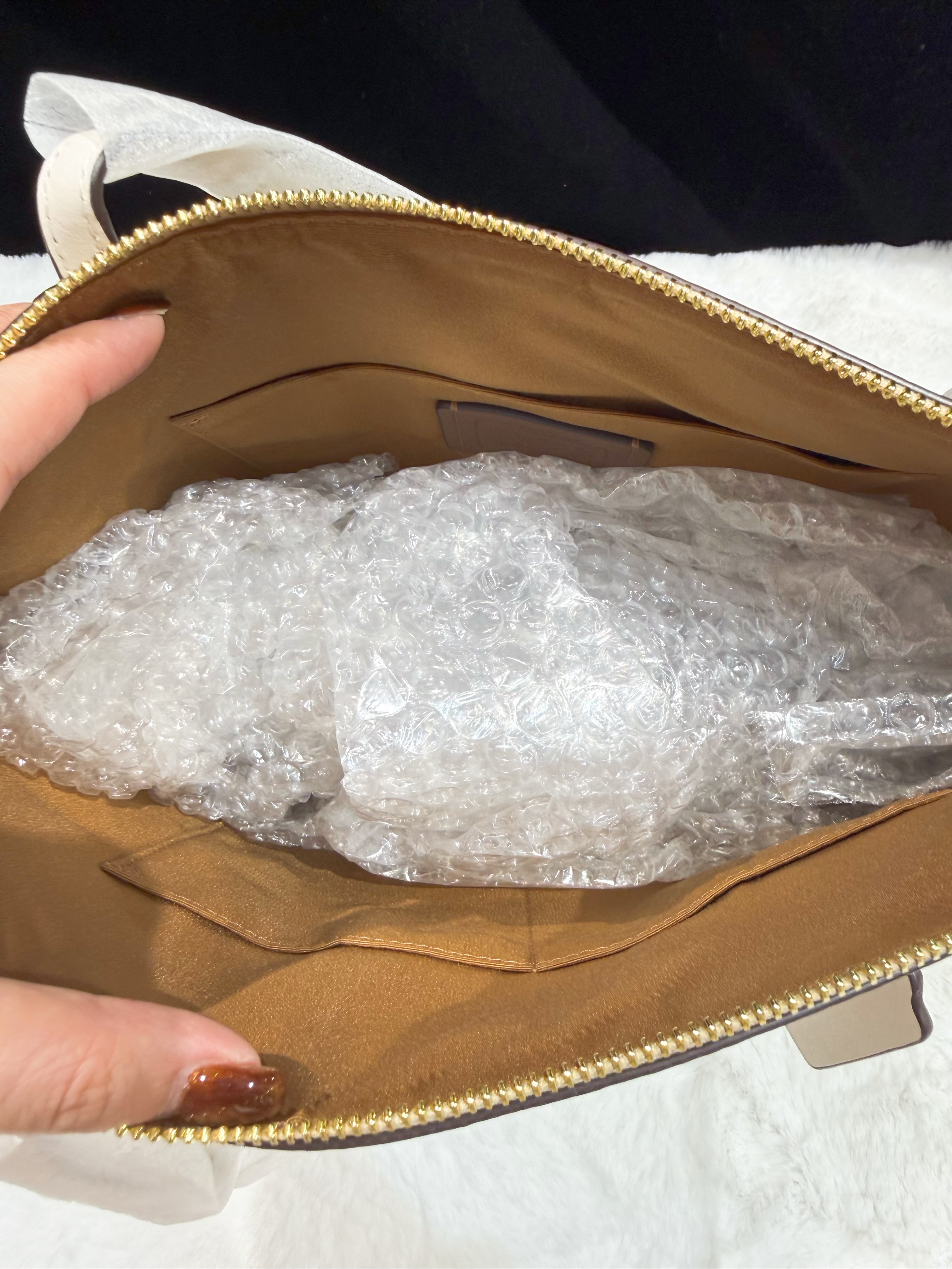 Coach top zip tote white/m