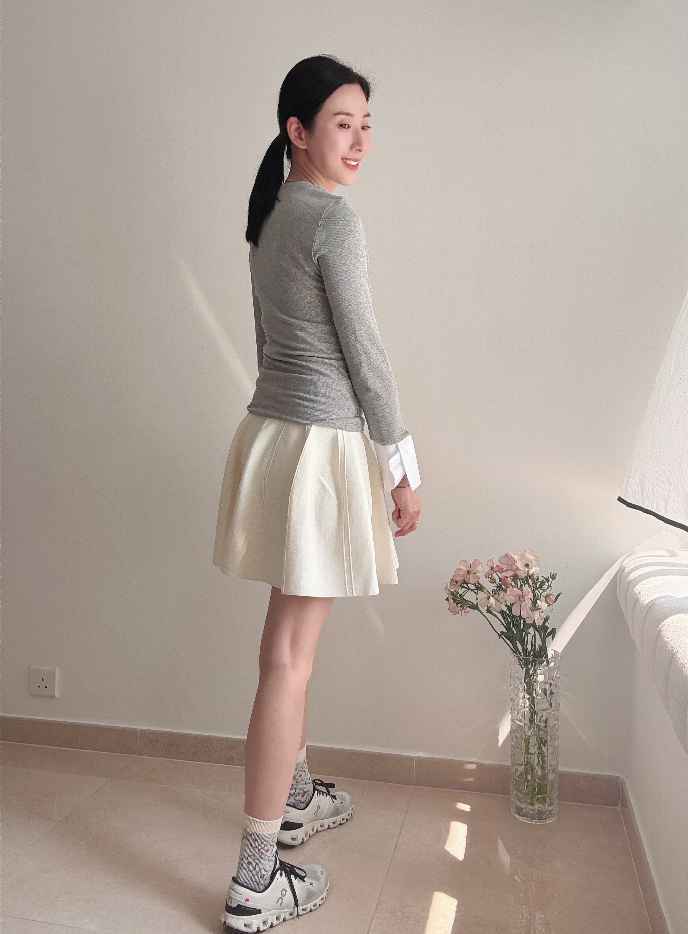 Feminine stretchy cuff tee 