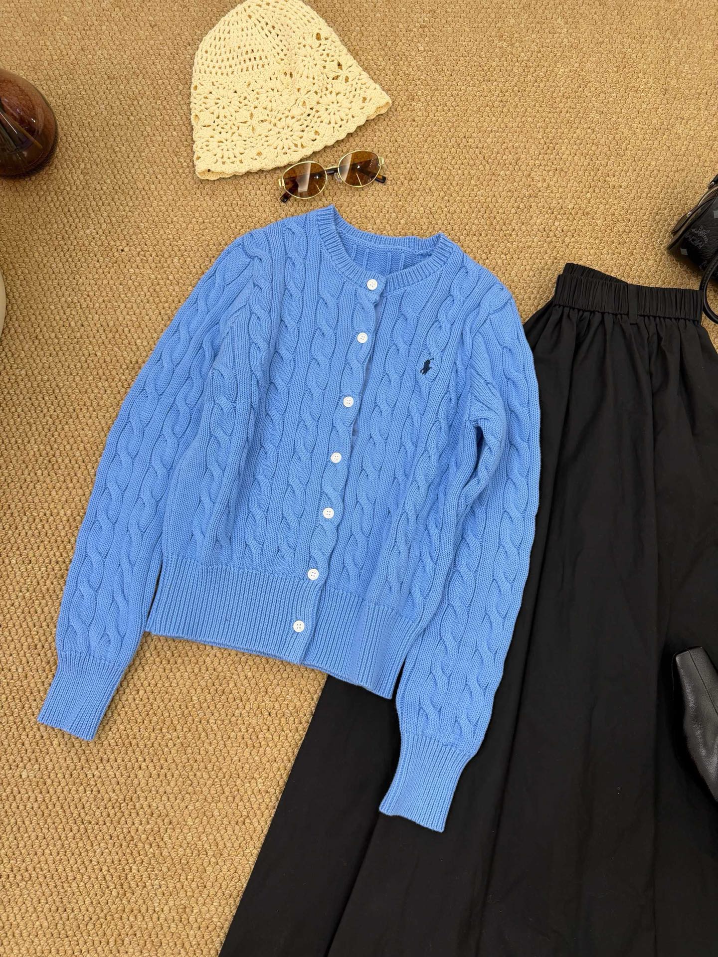 $188件。🔥 最新配色  口碑爆款‼️Ra 經典老錢風大麻花絞花針織開襟衫