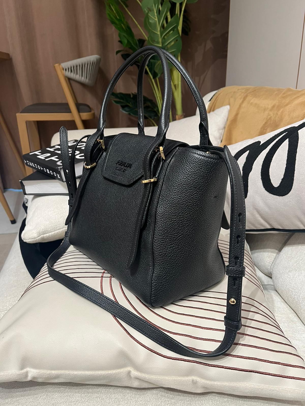 PRADA Calfskin 2 way bag so back 黑色小牛皮兩用袋  100%Authentic, 98%New ✅Dust bag
