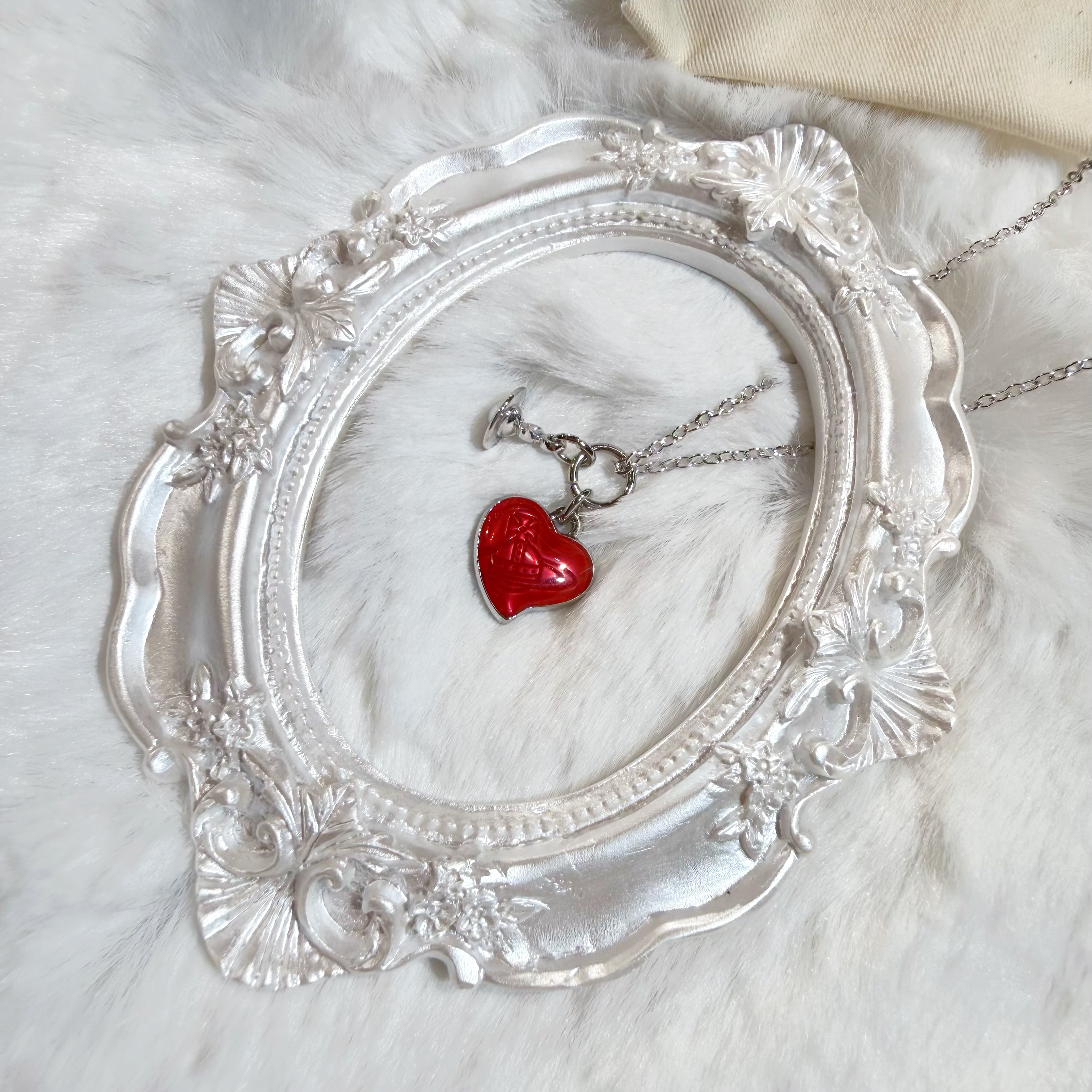 Vivienne Westwood necklace red heart/orb