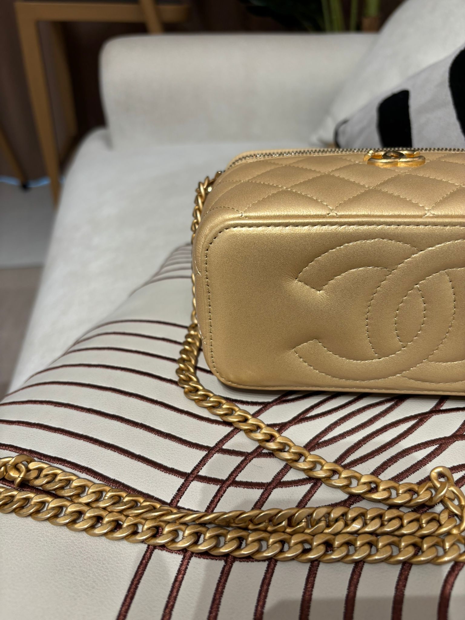 全新未使用品 Chanel Vanity With Heart Pearl Crush 100%Authentic, Brand New 全新 ✅晶片✅Dust bag✅Box