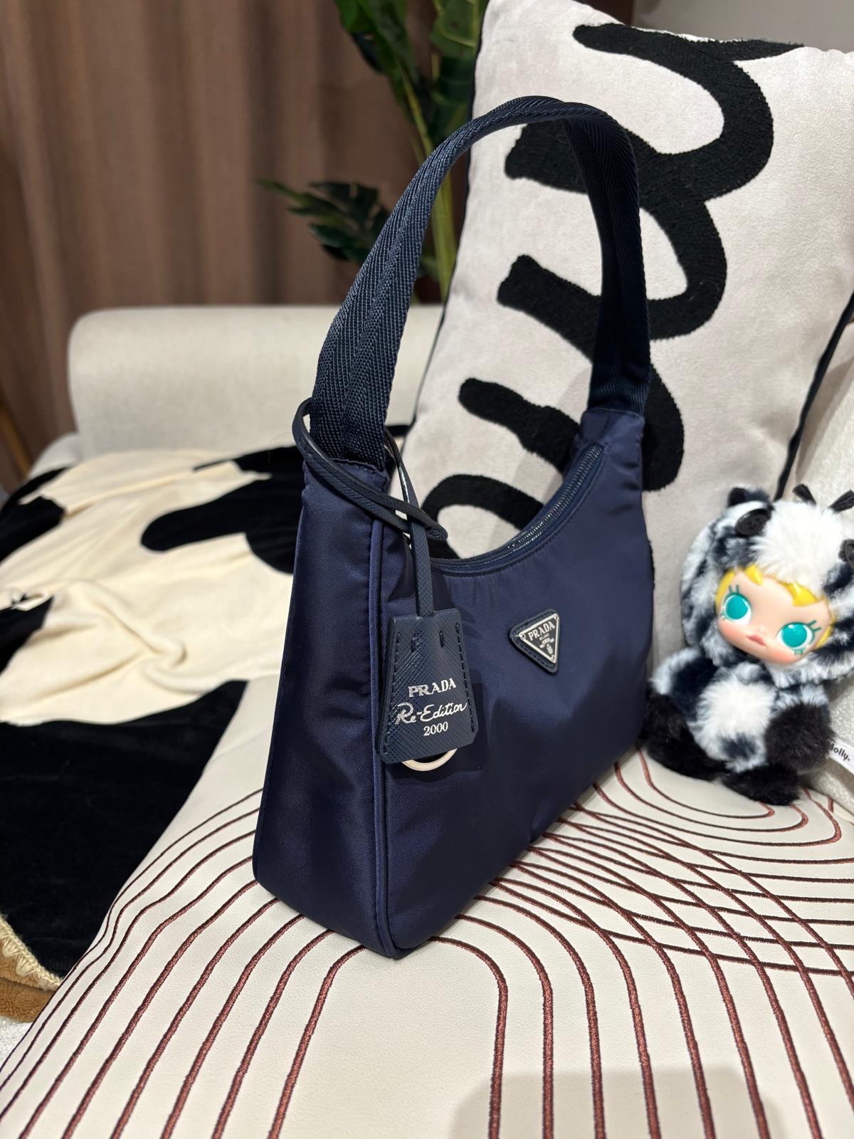 Prada re-edition 2000 re-Nylon Hobo Bag Navy 100%Authentic, 95%New