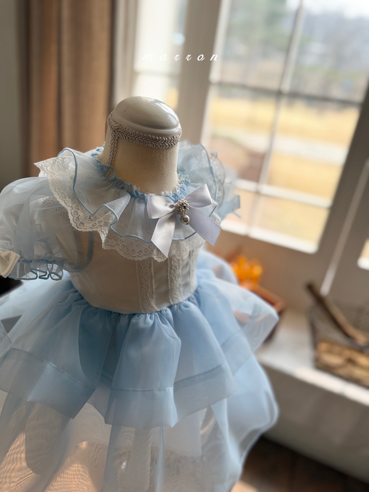 ☀️預訂 韓國直送☀️🇰🇷Marron兩色寶石絲帶蕾絲薄紗泡泡袖連身裙