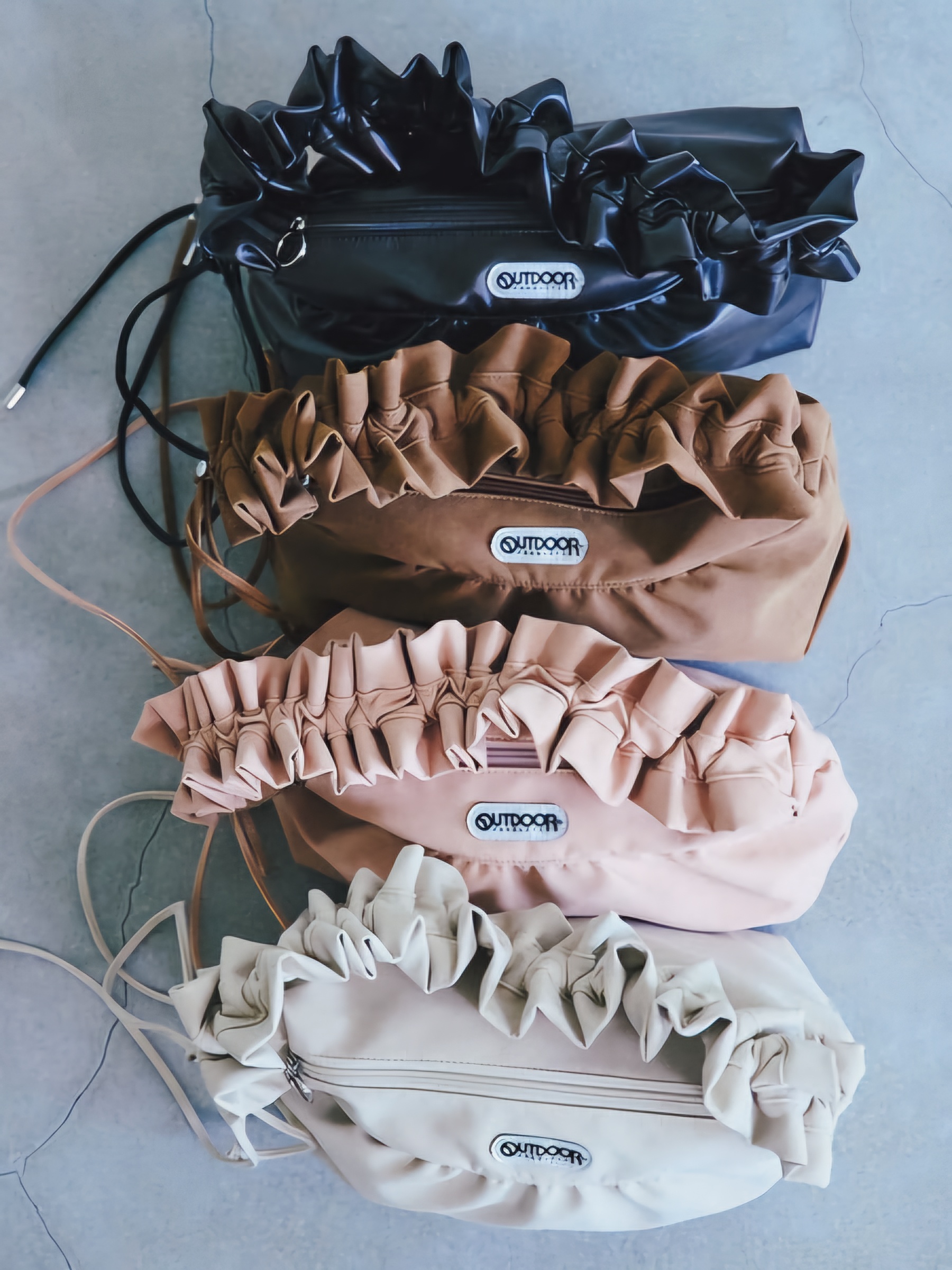 【✨️日本🇯🇵 OUTDOOR x VIS collection 獨家麂皮絨與仿皮荷葉邊單肩包✨️】 【共4色 | 啡色/米色/粉紅色/黑色】