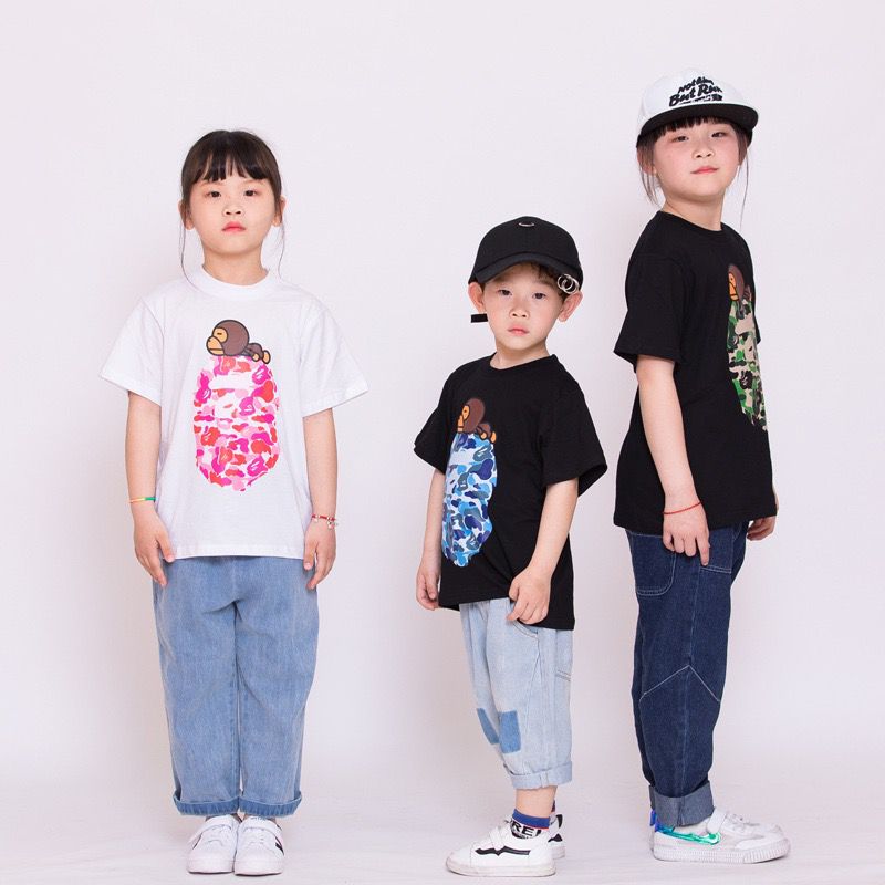 2件起各减$1O。廠單bape猿人短袖。價錢：小童 $65 / 成人 $70