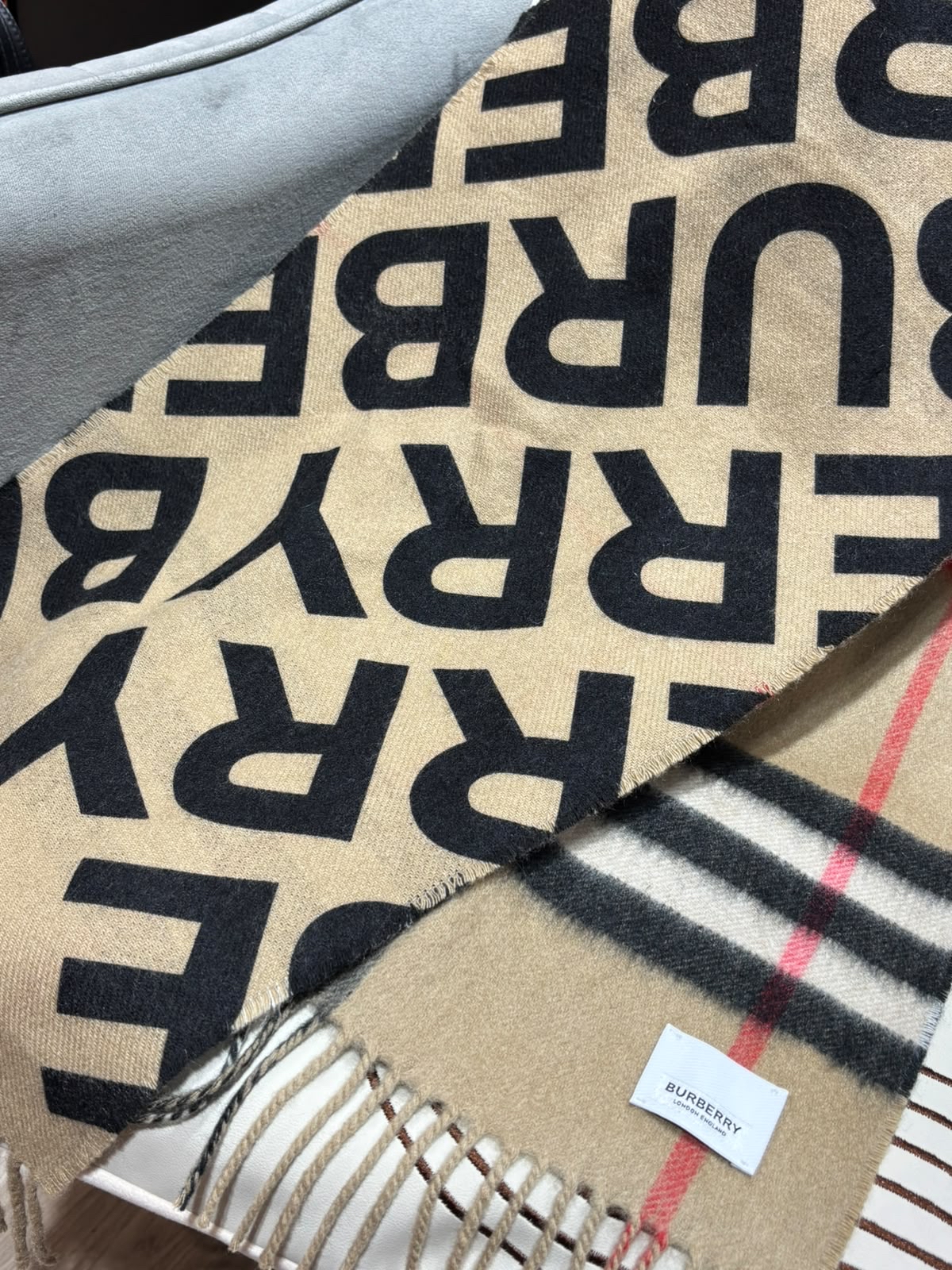 Burberry Cashmere Scarf 羊絨經典頸巾/圍巾 100%Authentic, 99%New