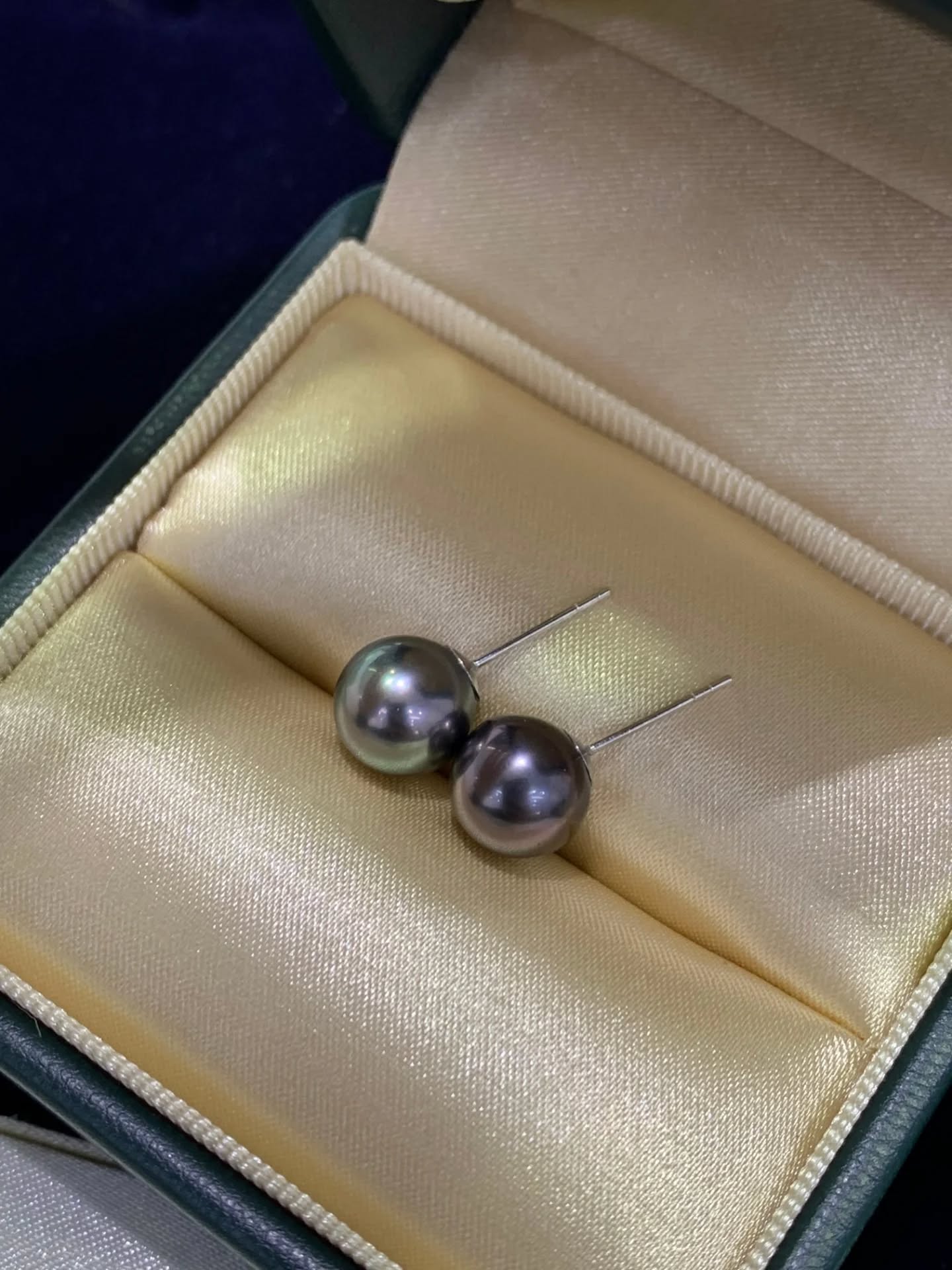 大溪地海水珍珠耳釘素釘 8-9mm  Pt900鉑金鑲嵌