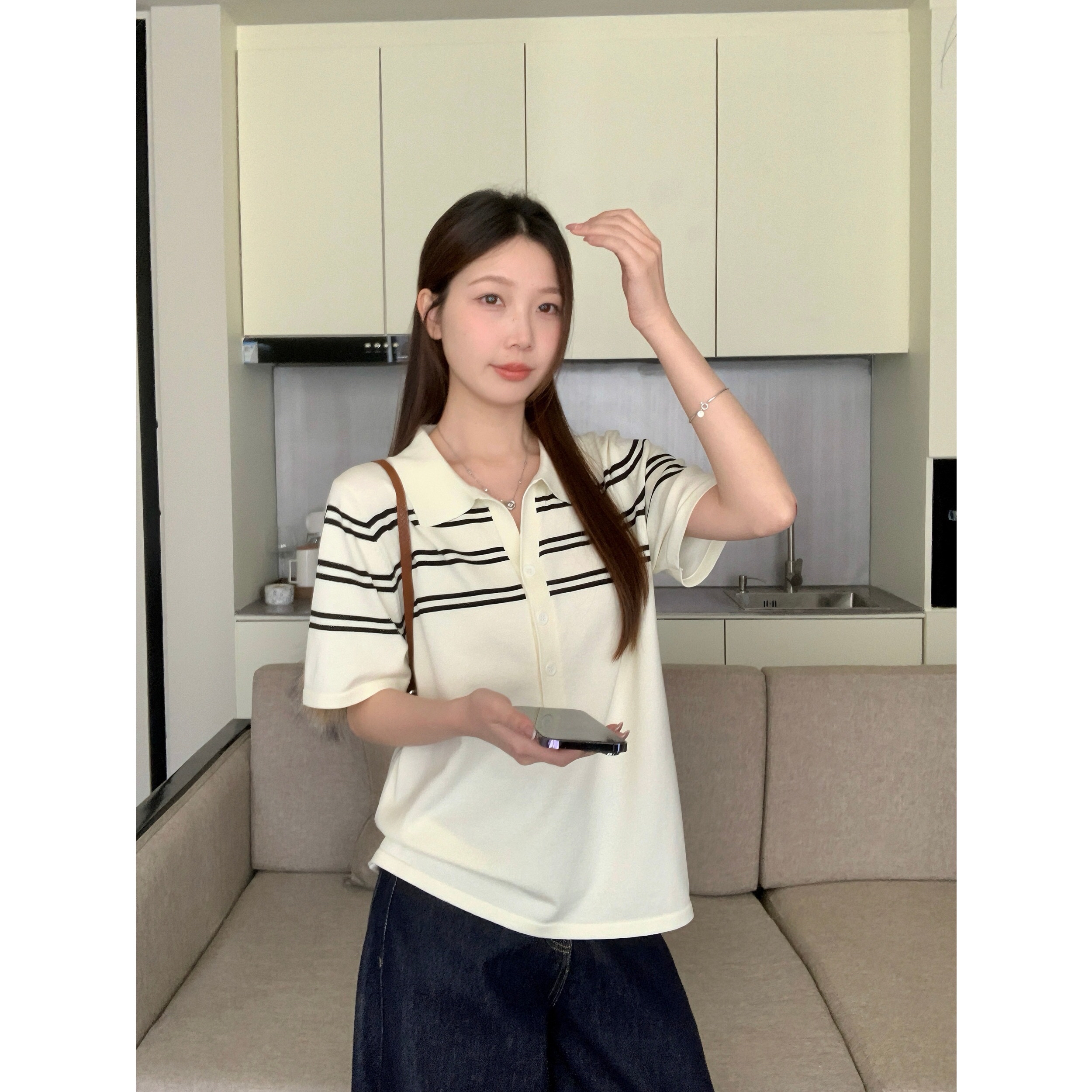 B04(69415) 韩系正肩翻领撞色三排双横纹肩3色针织上衣 