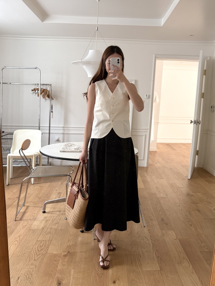 Front-Slit Midi Flare Skirt (Black)