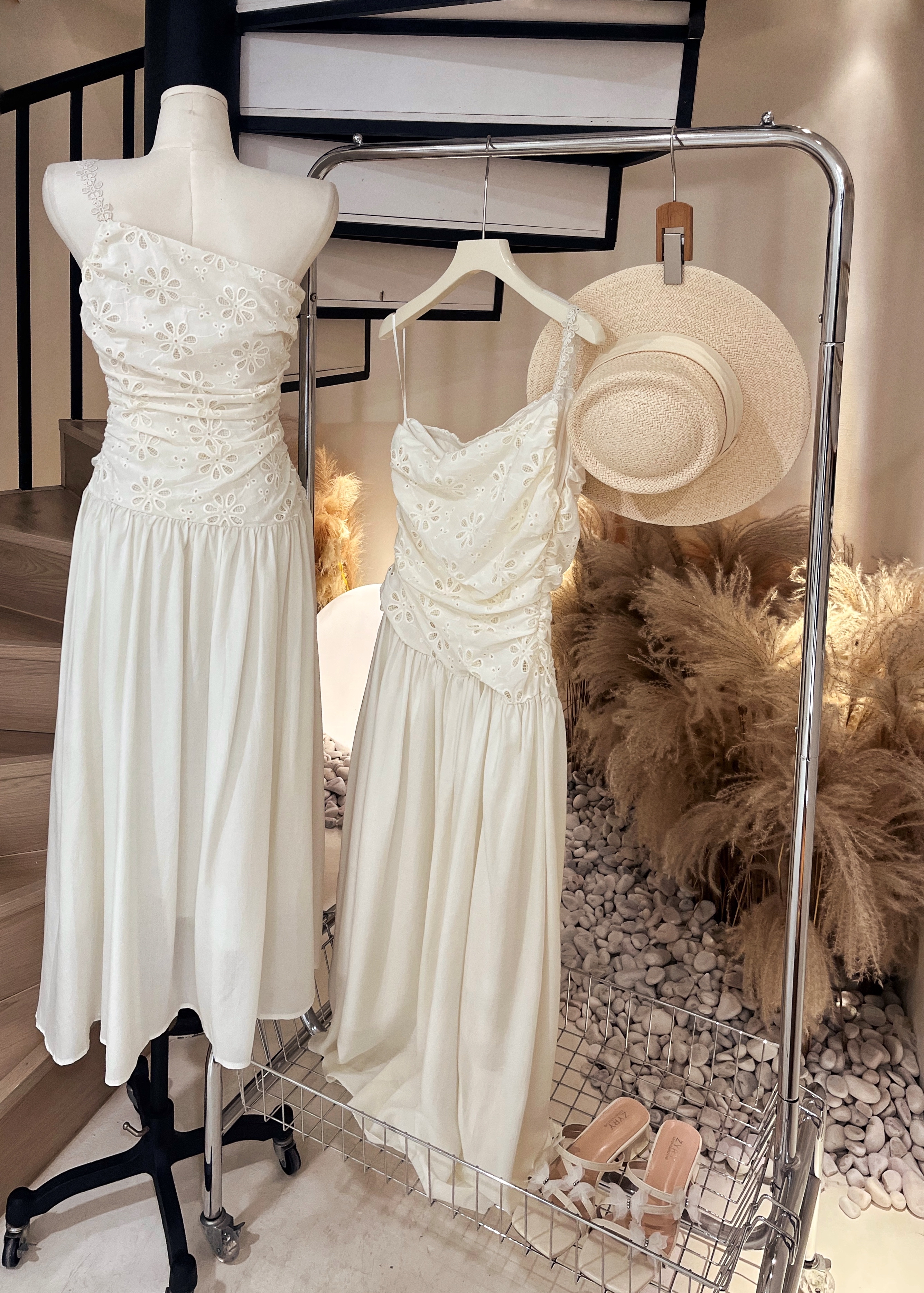 沙滩女神斜肩连身裙