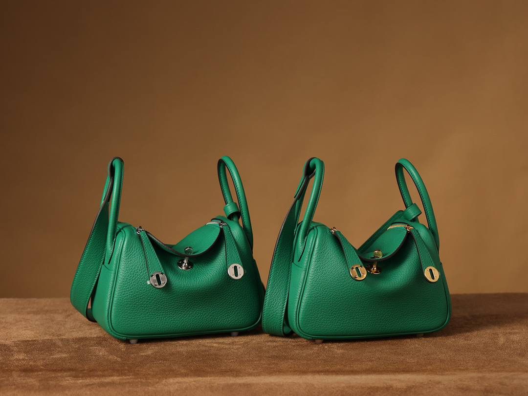 Hermes 爱马仕 Lindy mini、26cm 丝绒绿金银扣💕 组合图 对比图🤟🏻 尺寸：19*12.5*9cm 尺寸：26*18*14 cm