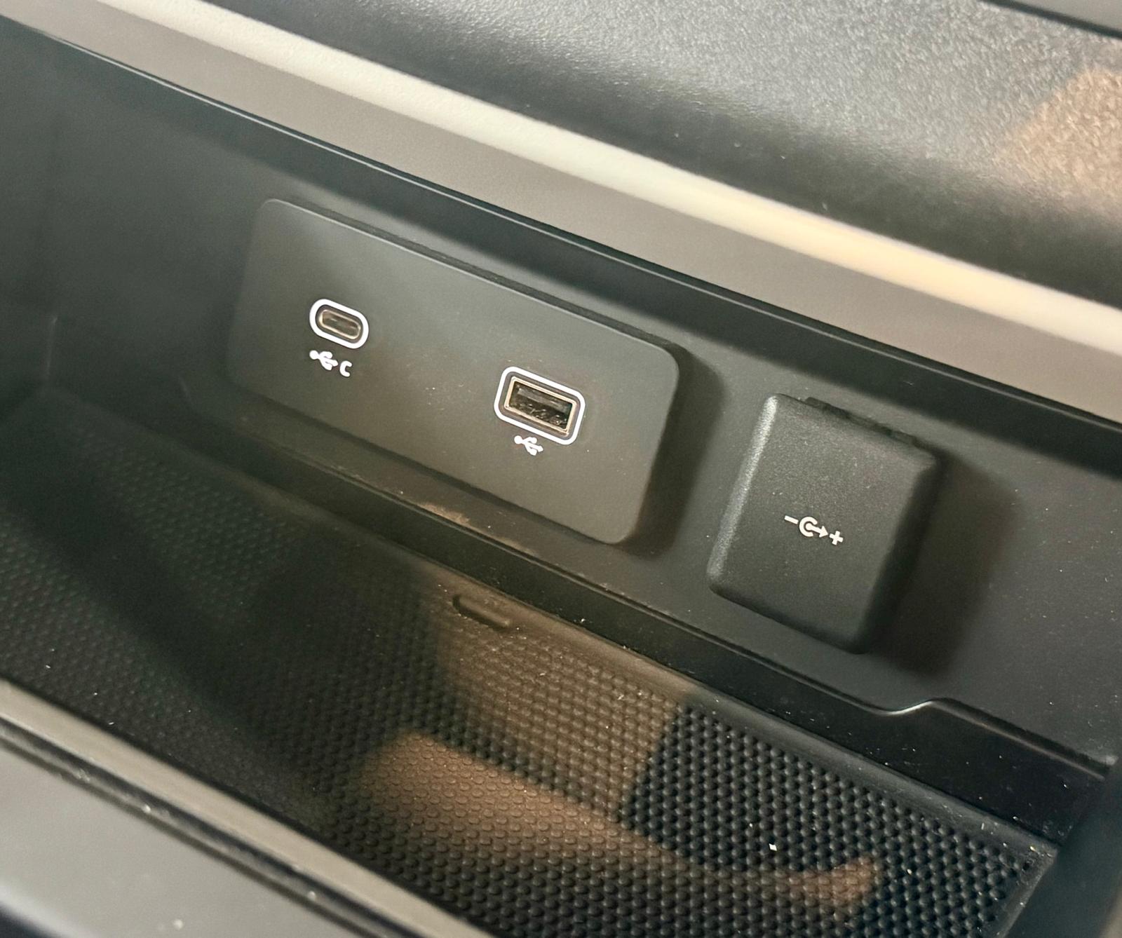 Land Rover Defender 90 D250 2023