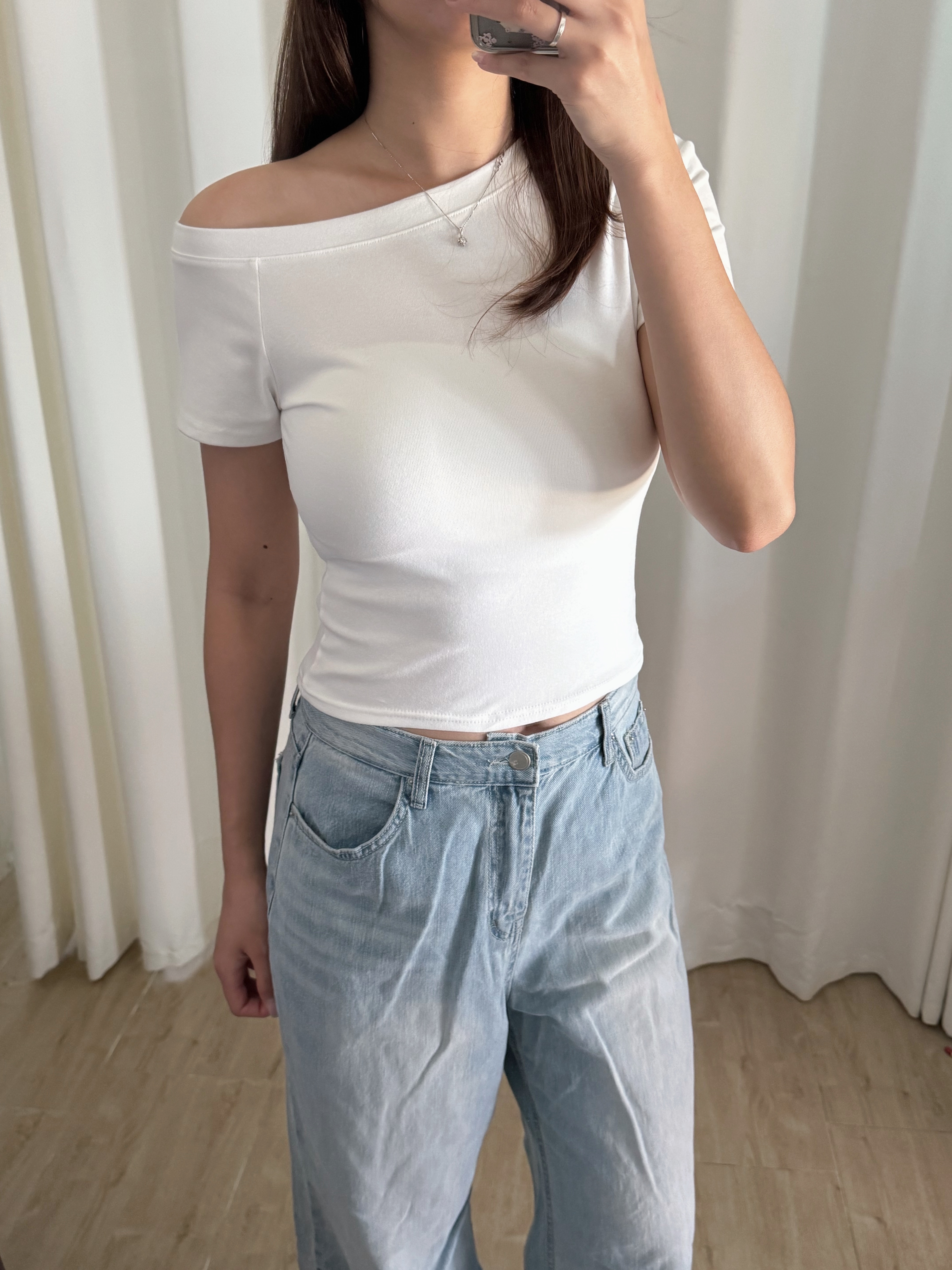 [包2色優惠！$238/2件]簡約淨色斜肩短袖上衣