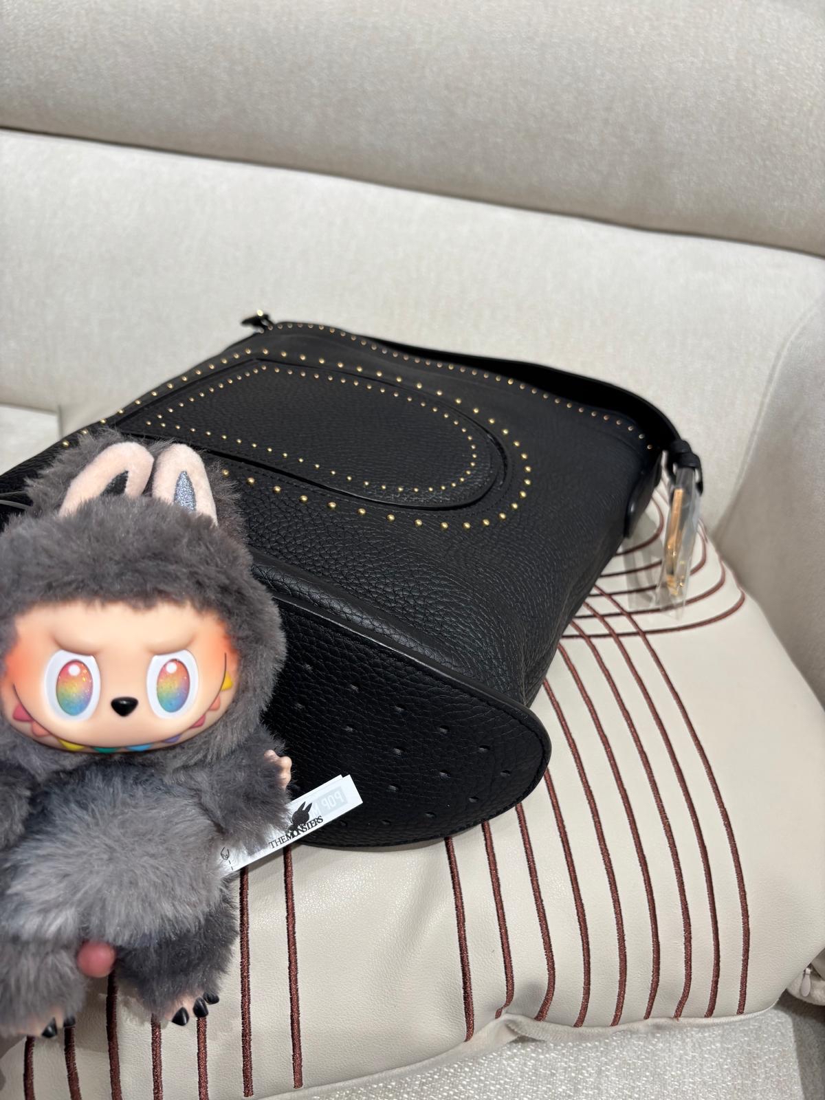 Delvaux Pin Daily Surpiqué Taurillon Soft MM 黑色牛皮金扣 100%Authentic, 95%New  ✅證書✅Dust bag