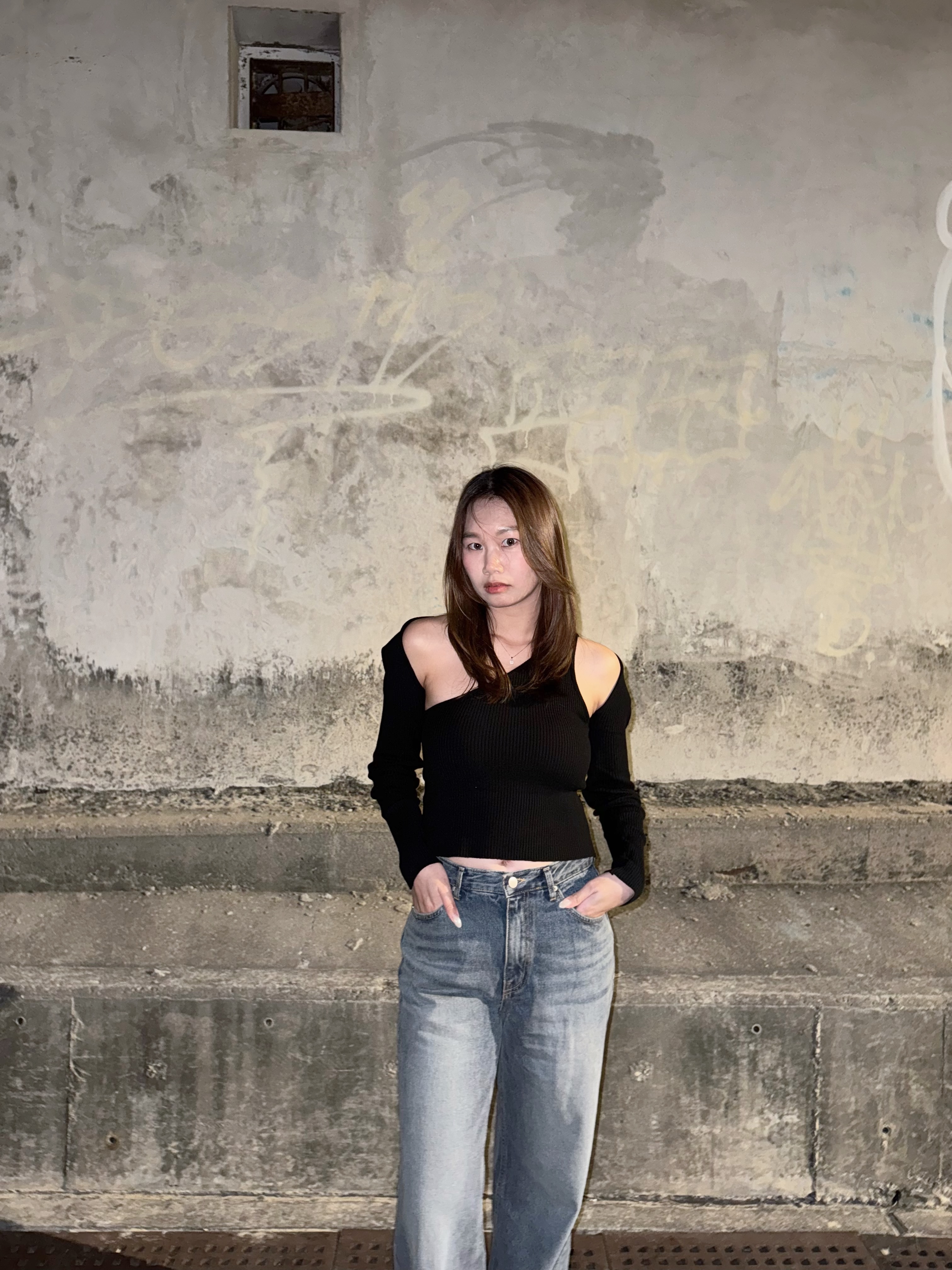 [顯鎖骨線條!]女人味坑紋斜肩兩件裝(兩色入)