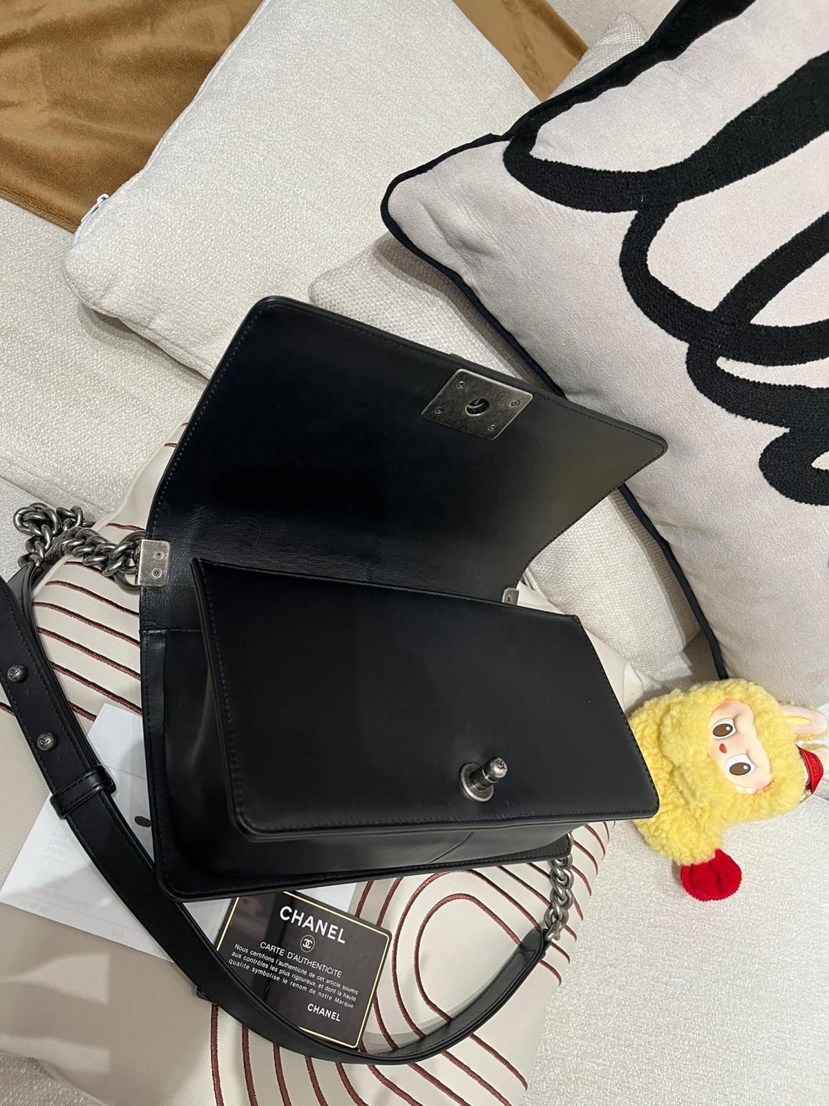 Chanel boy 25cm A67086 黑色小牛皮復古銀扣 100%Authentic,95%new ✅香港專門店收據✅26card✅dust bag✅box