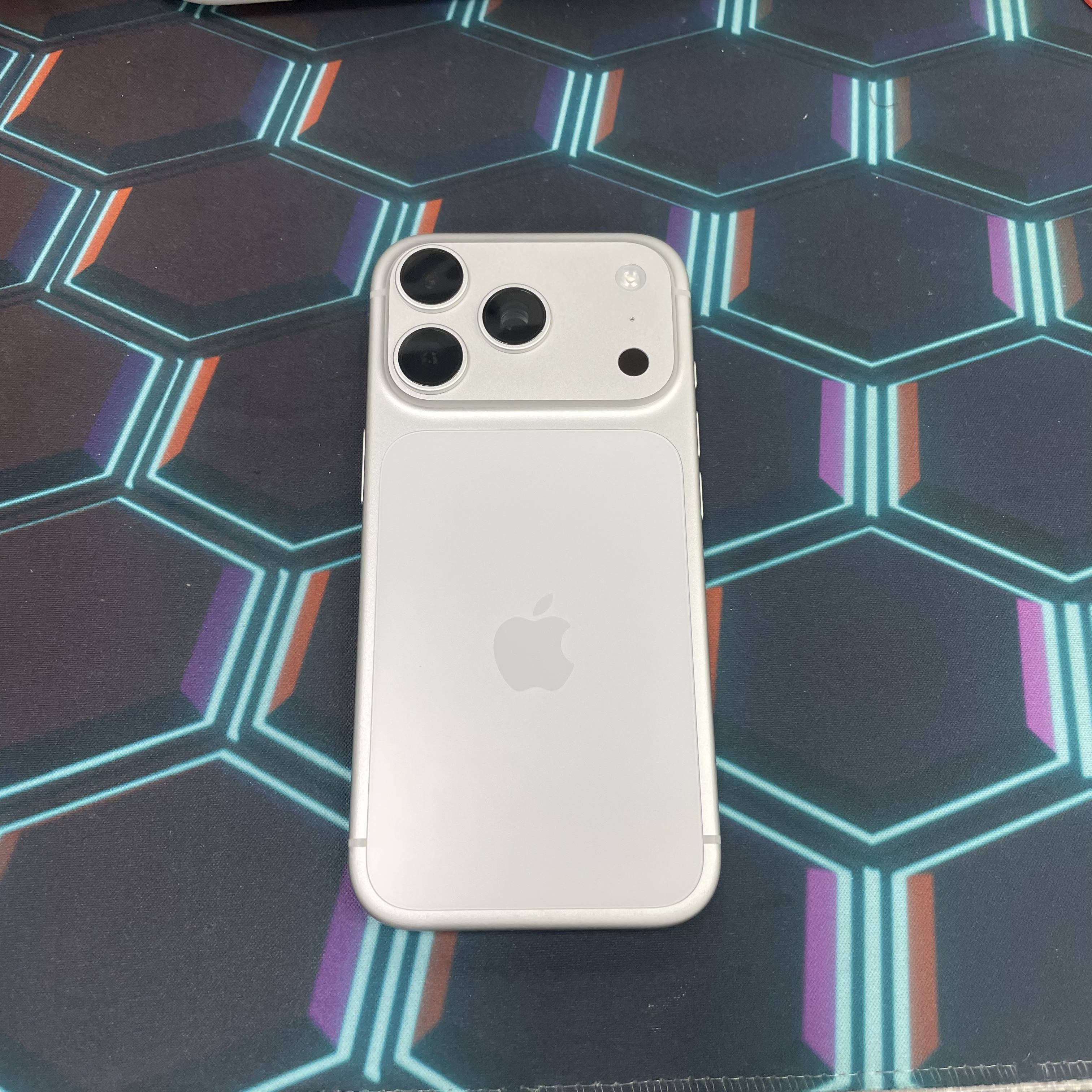 *7273 17 Pro 完美機 256GB 電100 銀色 sliver