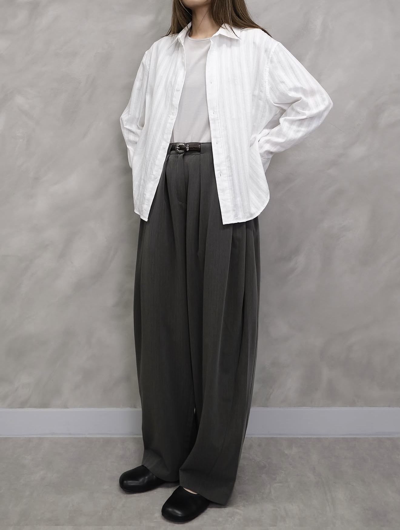 (Unisex)Embossed Stripe Boxy Shirt #sh19