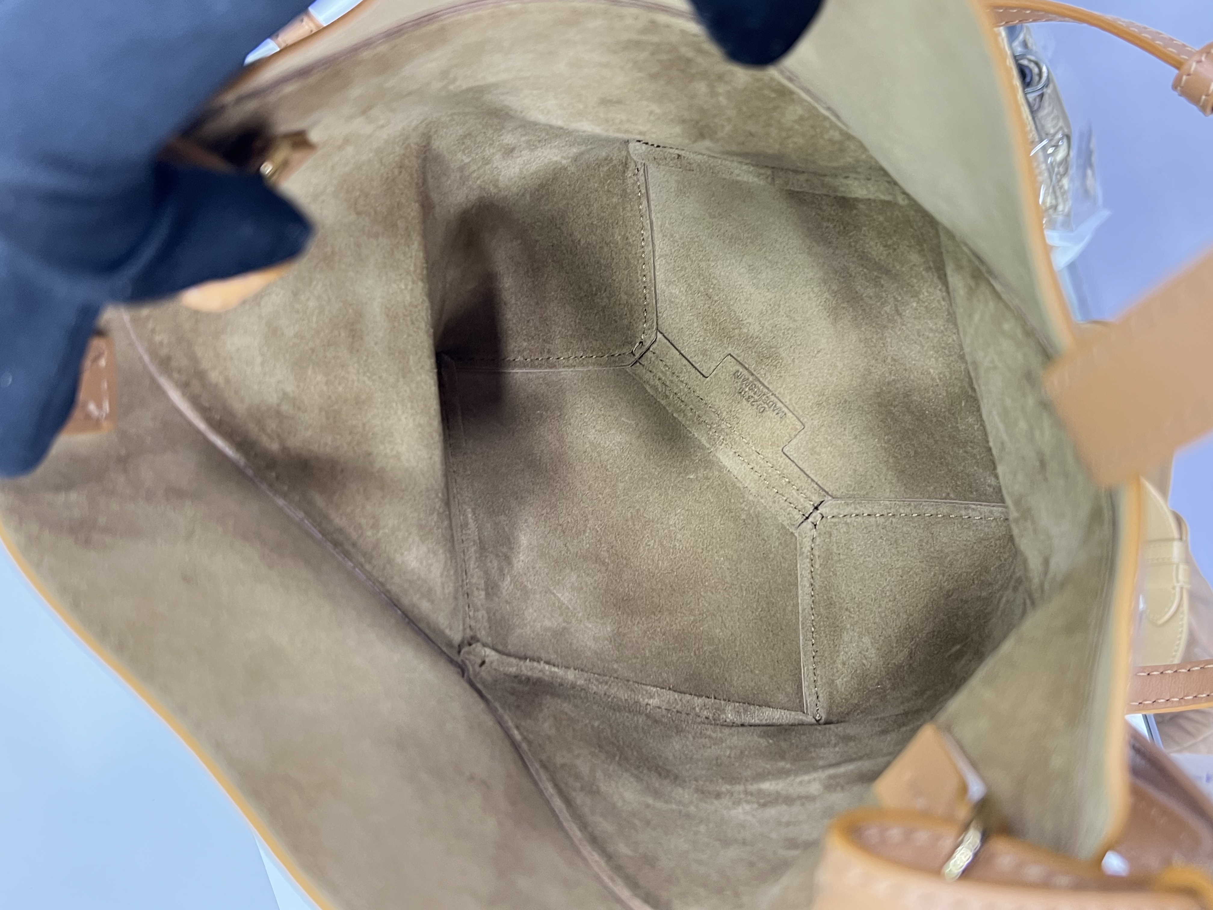 直播貨品 |  [1個-$100 2個-$300］EE18