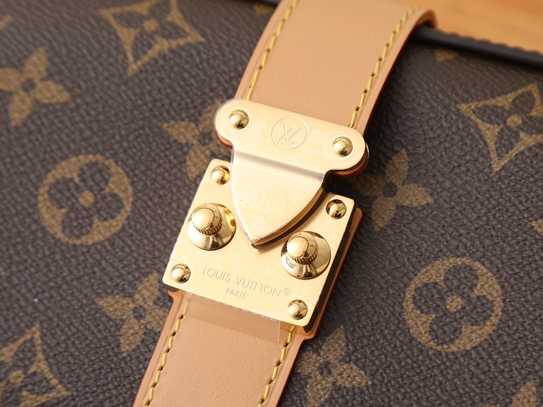 Louis Vuitton LV Pochette Mia