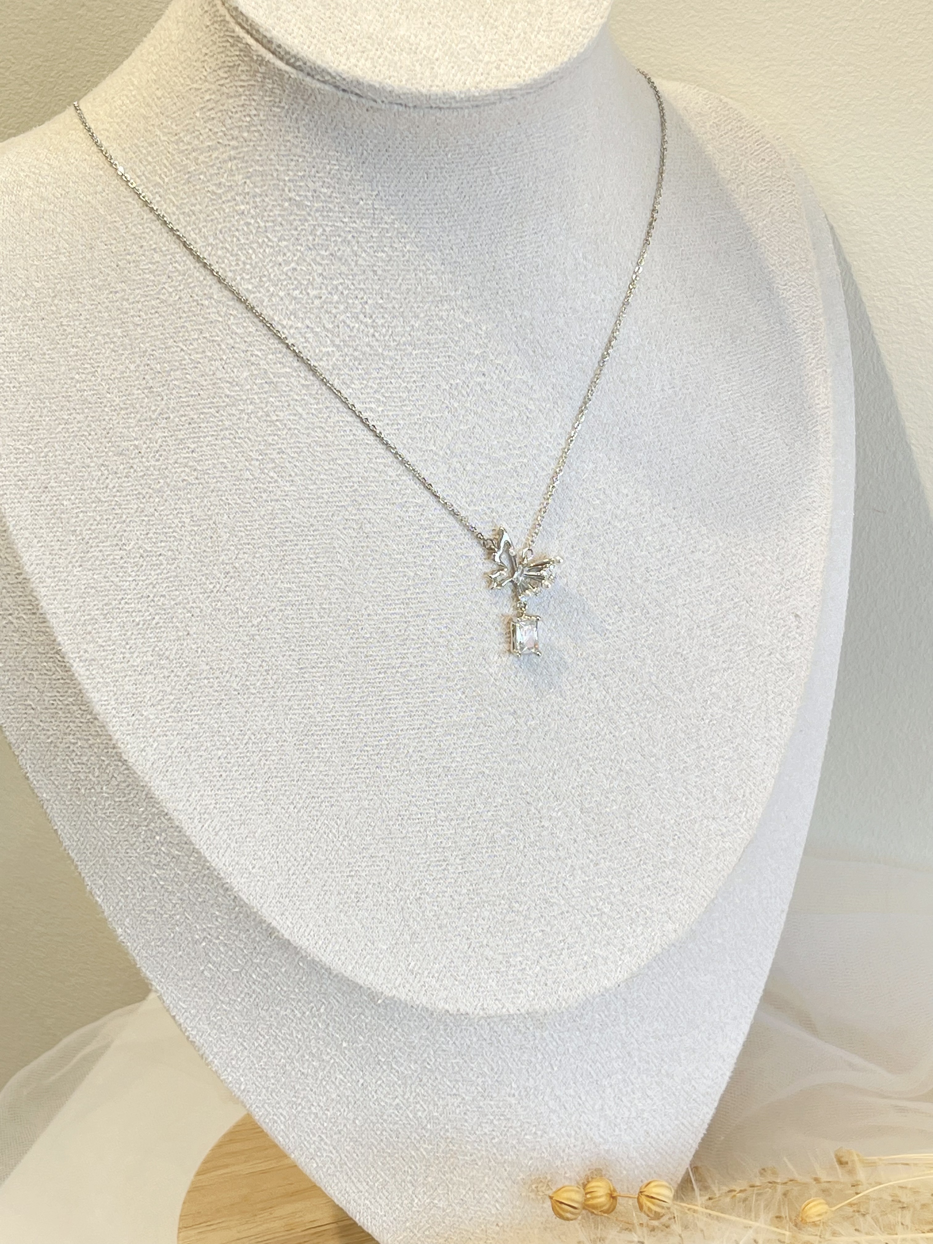 方糖锆石小珍珠蝴蝶项链