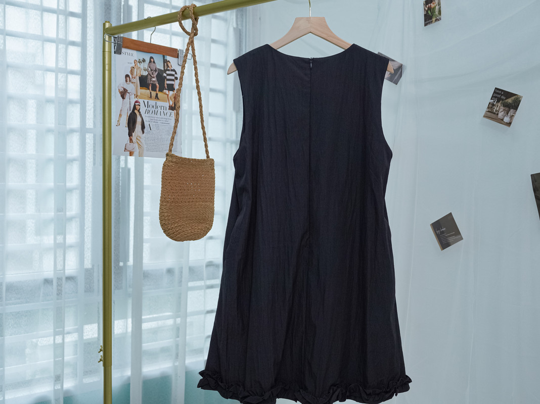 Sleeveless Dress with Ruffled Lettuce Hem ‖ 无袖木耳边裙摆连身裙 KR02536