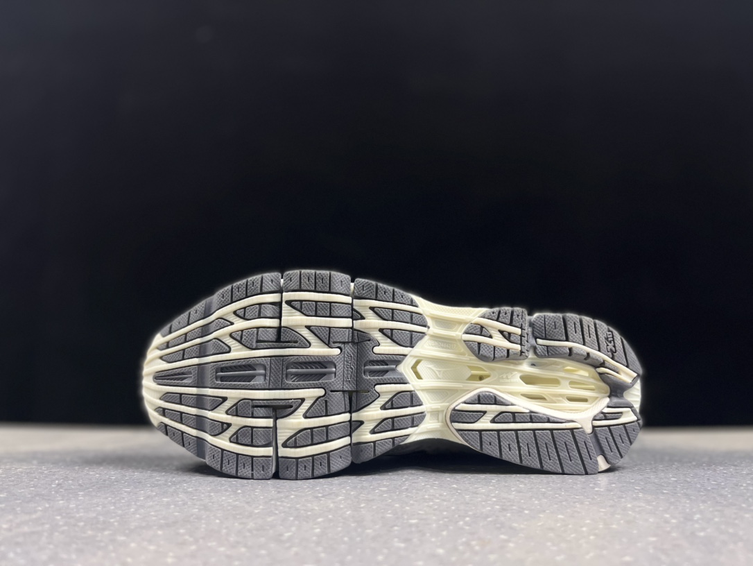 Mizuno Wave Prophecy LS 