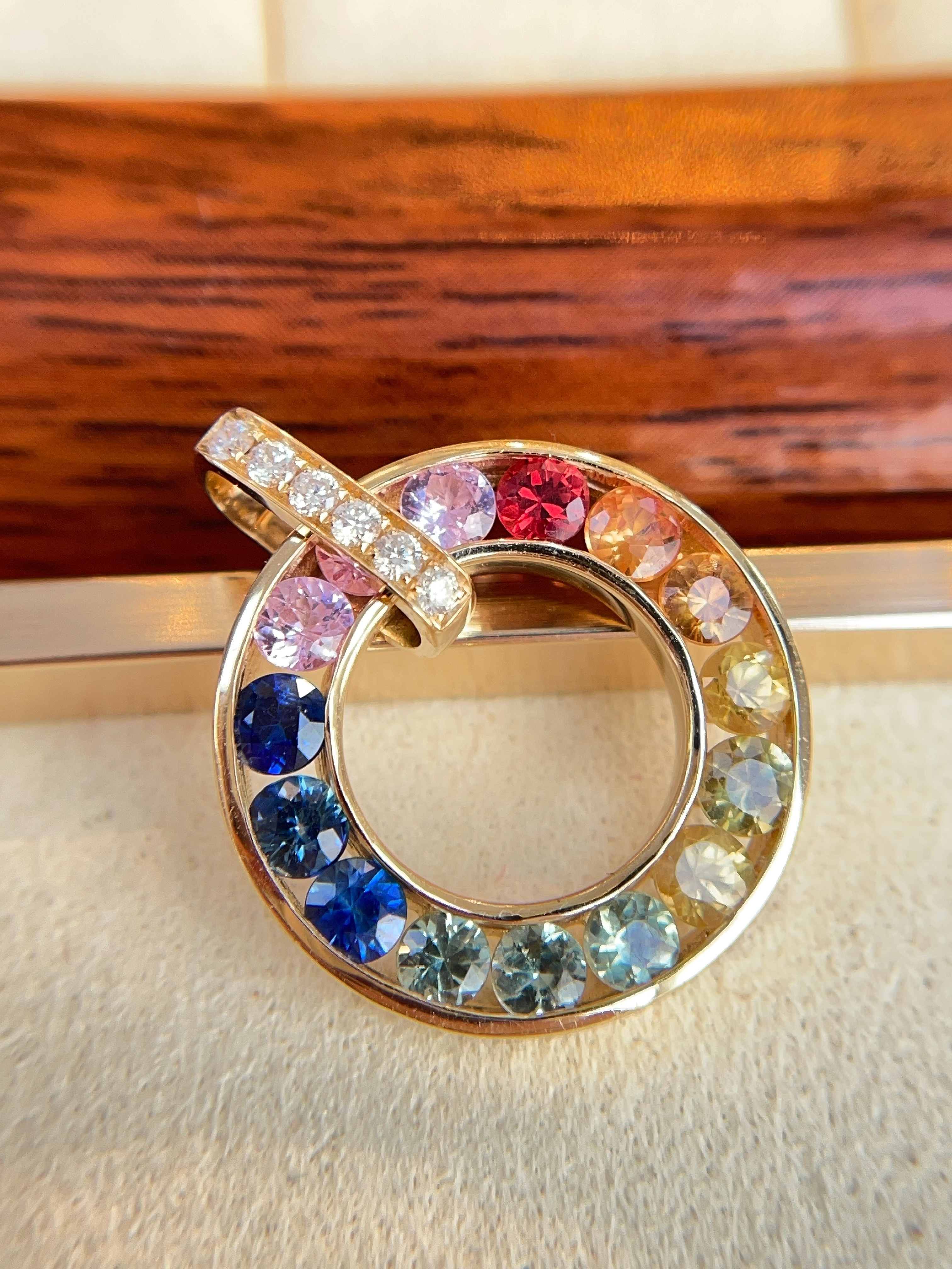 Rainbow Sapphire Circle Pendant N031359