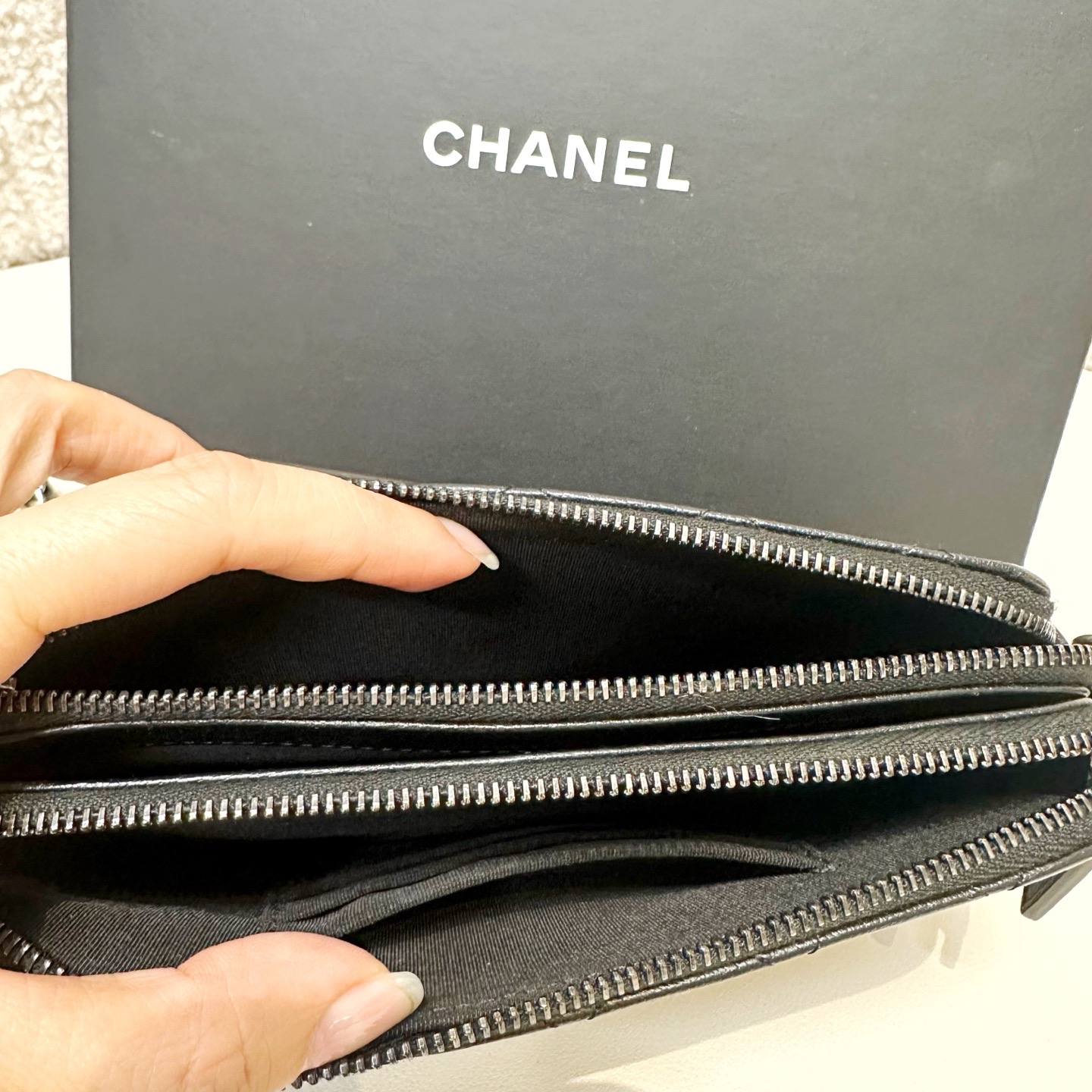 【預訂貨品】Chanel mini 黑金流浪包