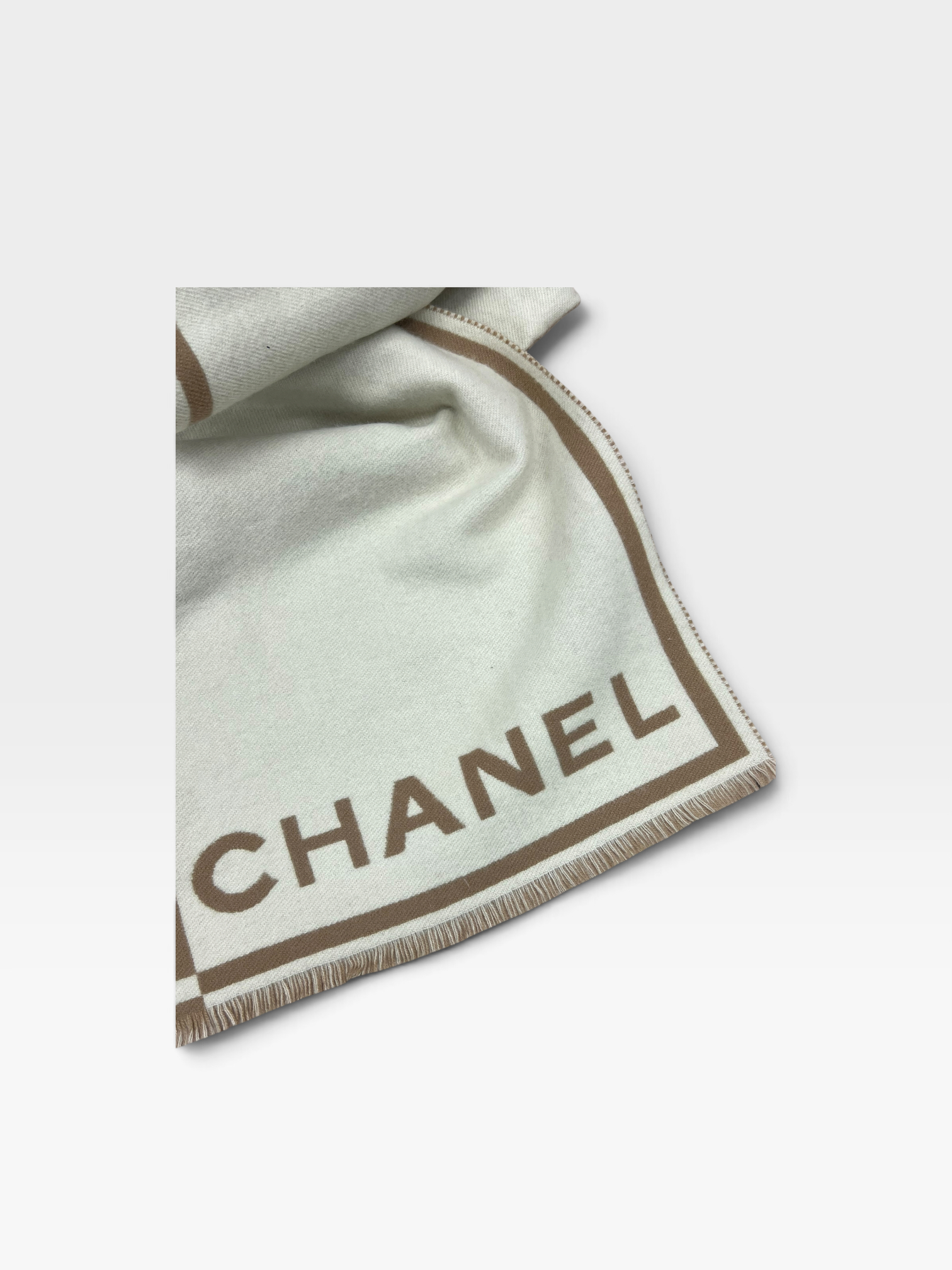 Pre-Owned CHANEL Cashmere CC Fringe Stole Beige White / Product Code: 090201