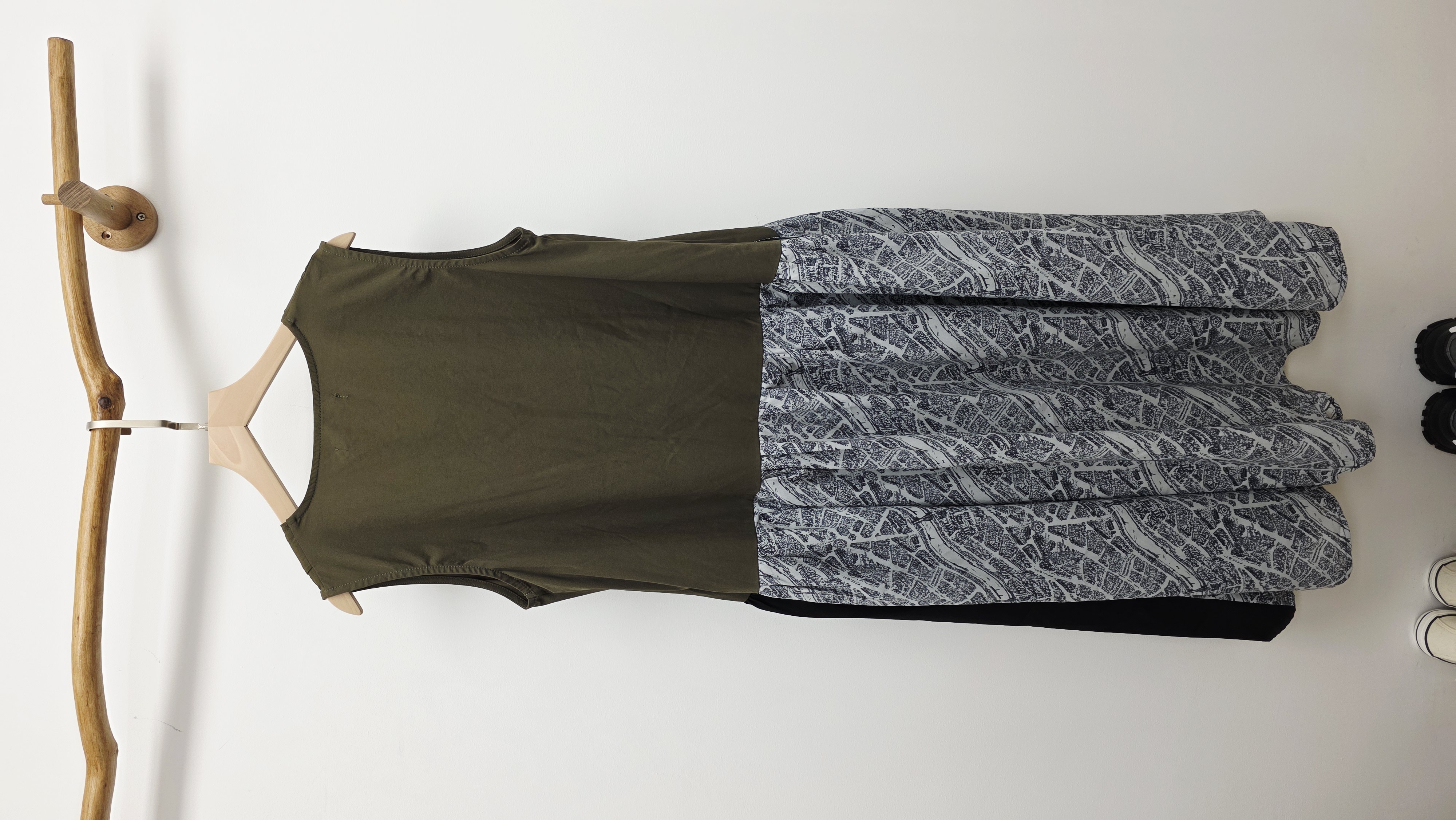 日牌拼布爽滑料V領背心裙