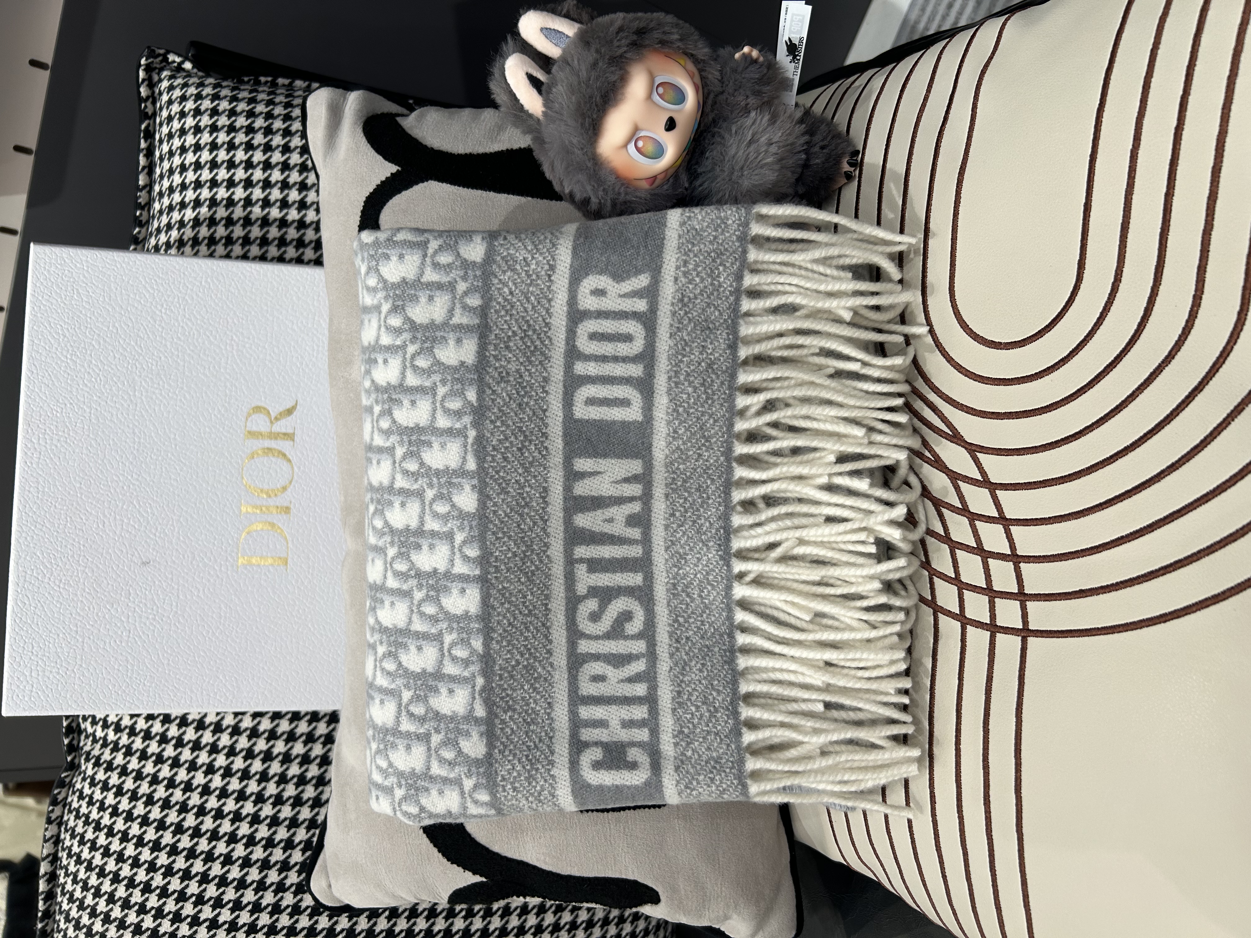 Dior 披肩圍巾 100%Authentic, 99%New ✅Box