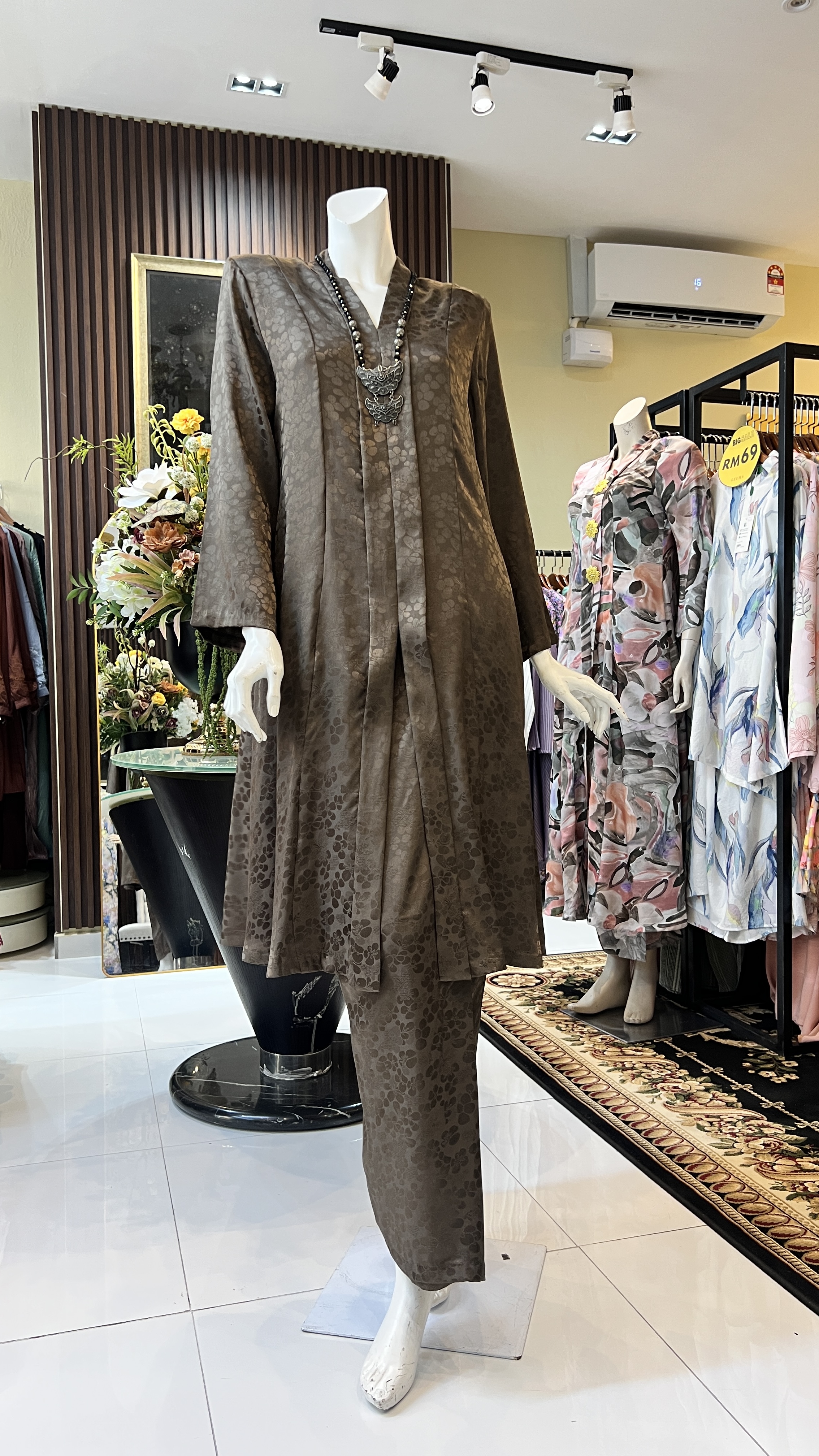 KEBAYA NIA ANGGUN