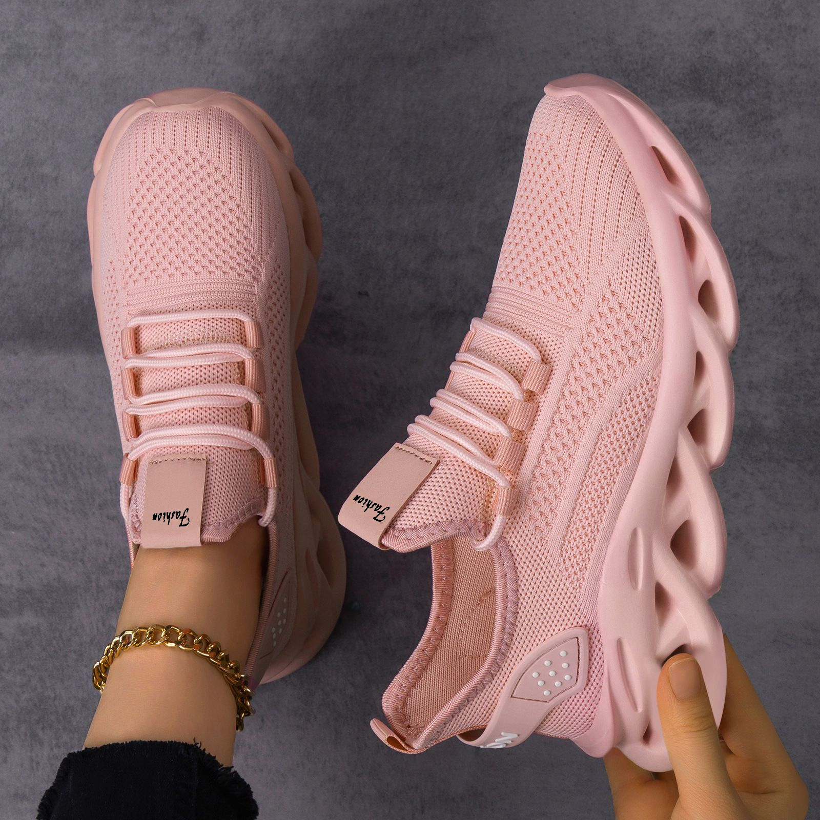 $98對。2對起$90對,​👟【快閃激減】行足全日都唔攰！超輕量「刀鋒」波浪底飛織波鞋 🌊